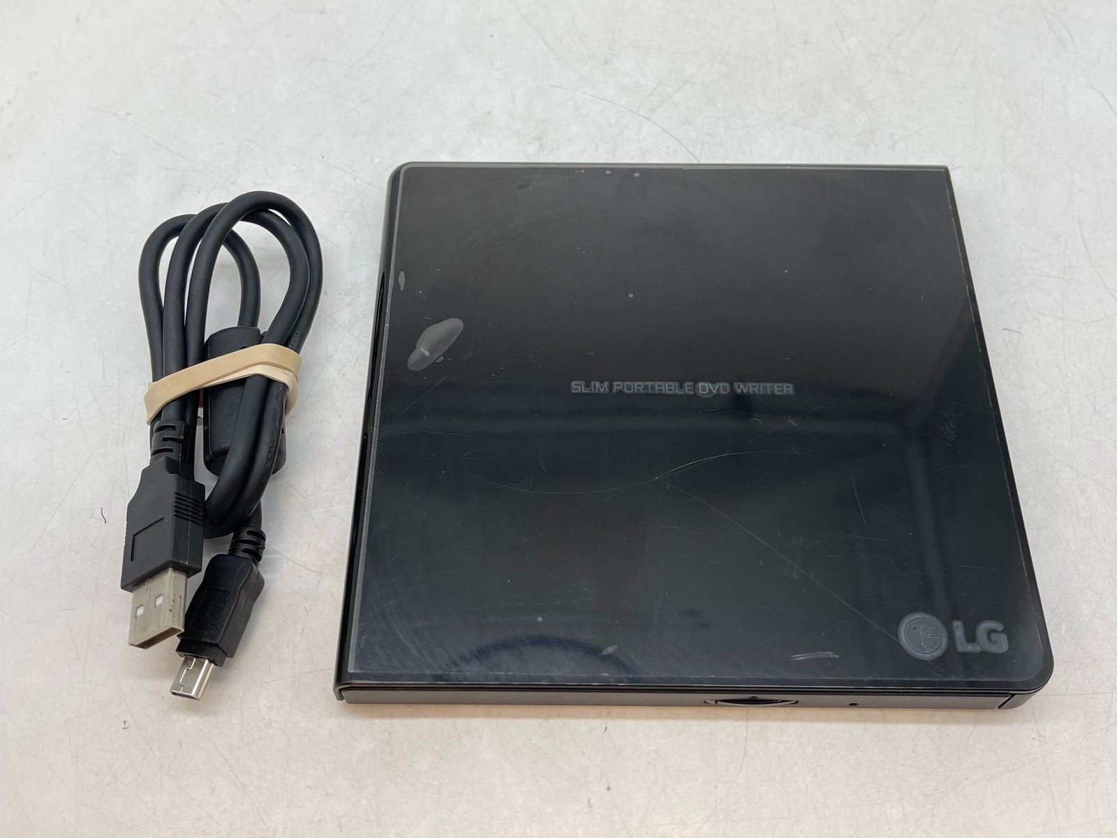 LG GP65NB60 Ultra Slim Portable DVD Writer w/USB Cable 