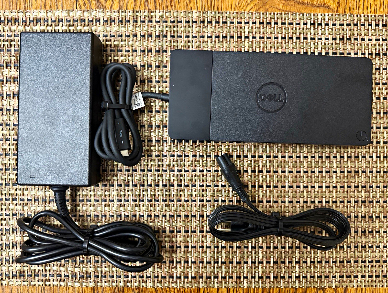 Dell WD22TB4 Thunderbolt 4 Docking Station – Complete with Genuine Dell 180W PS