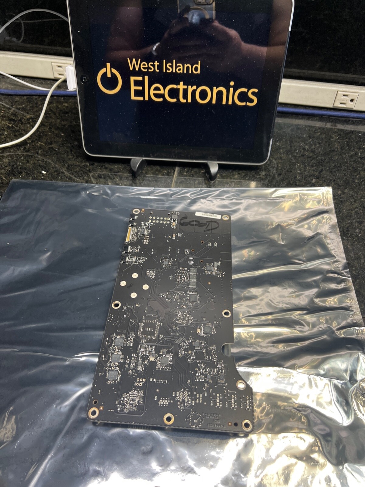 Apple A1407 27" Thunderbolt Display Logic Board 820-2997-A