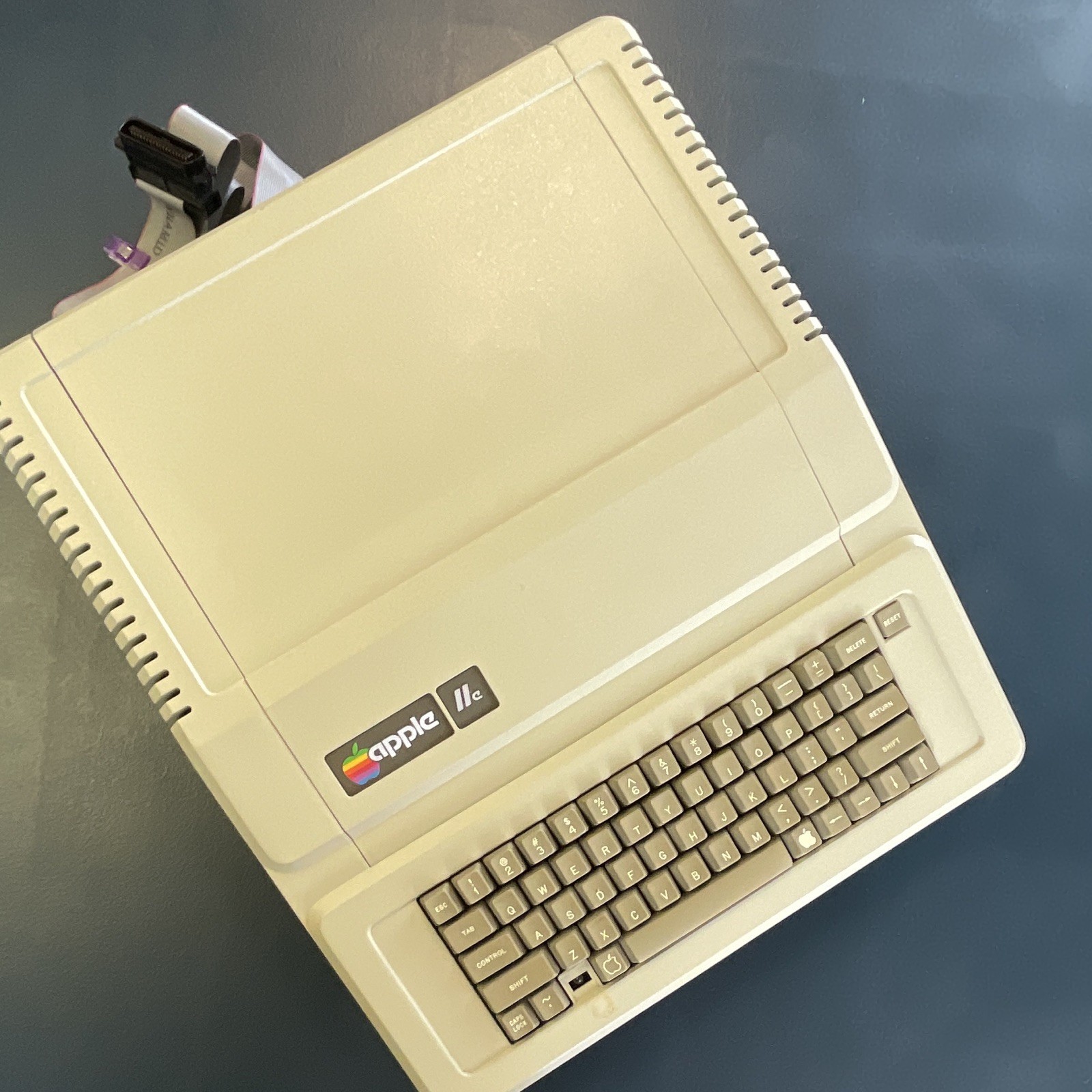 Apple IIe Vintage Home Computer Model Apple IIe MPN A2S2064