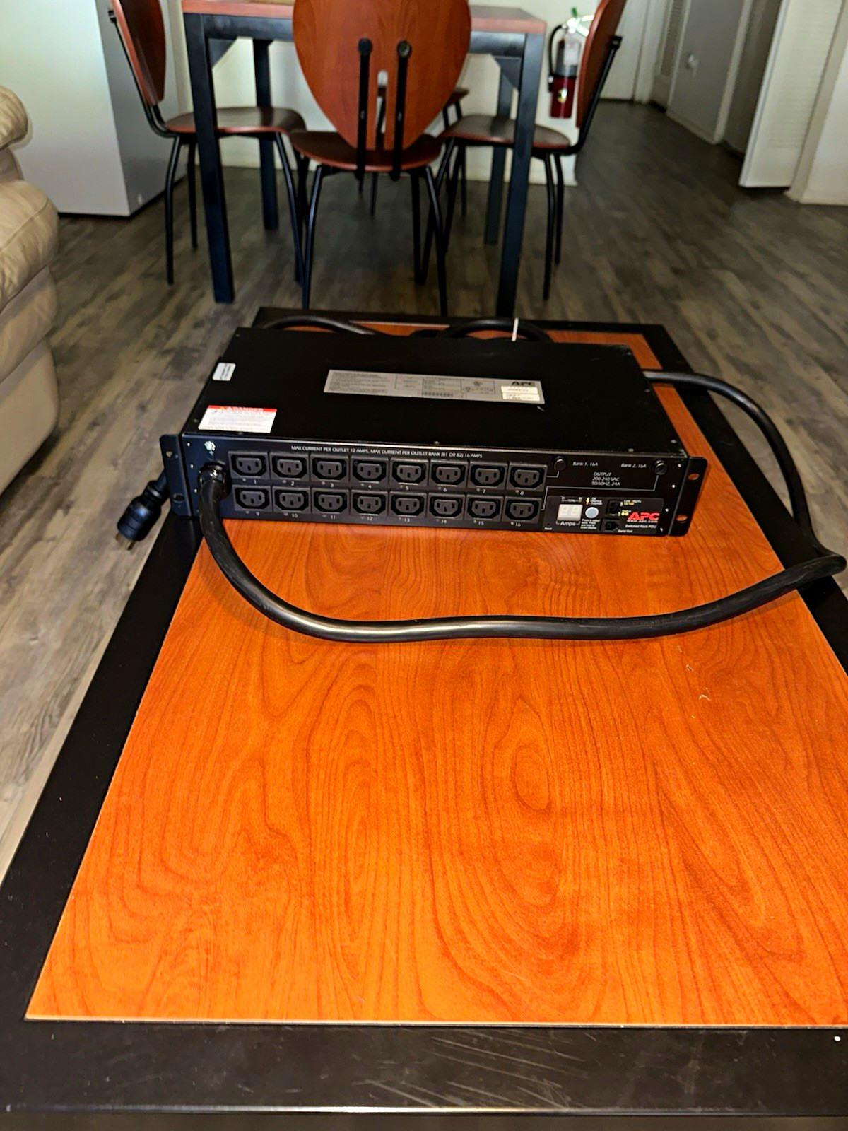 APC AP7911B Rack PDU Power Distribution Unit 16-Outlets Rack Mountable Black