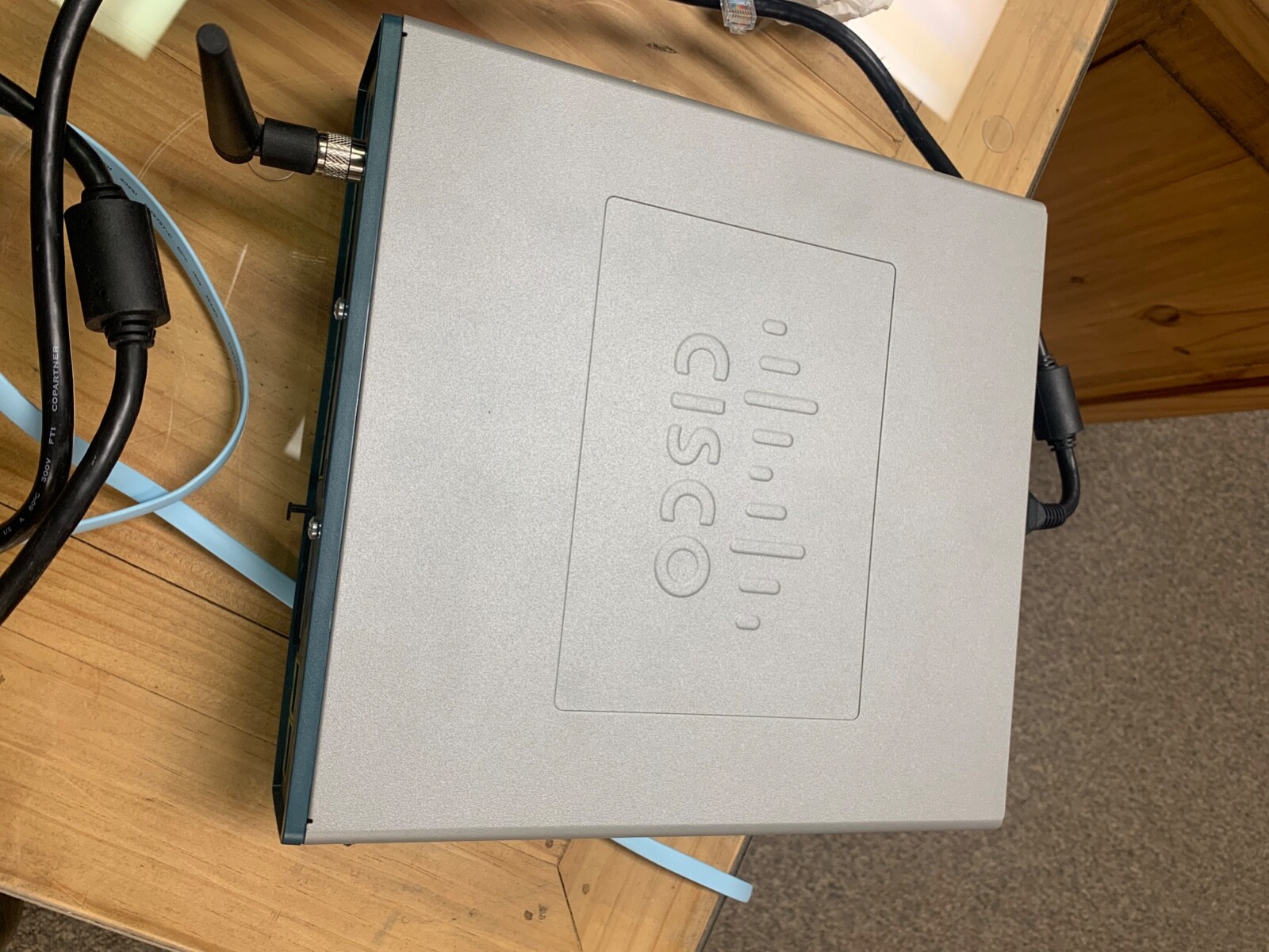 Cisco UC540-16U-4FXO-K9 Unified Communications 540 for Small Business.