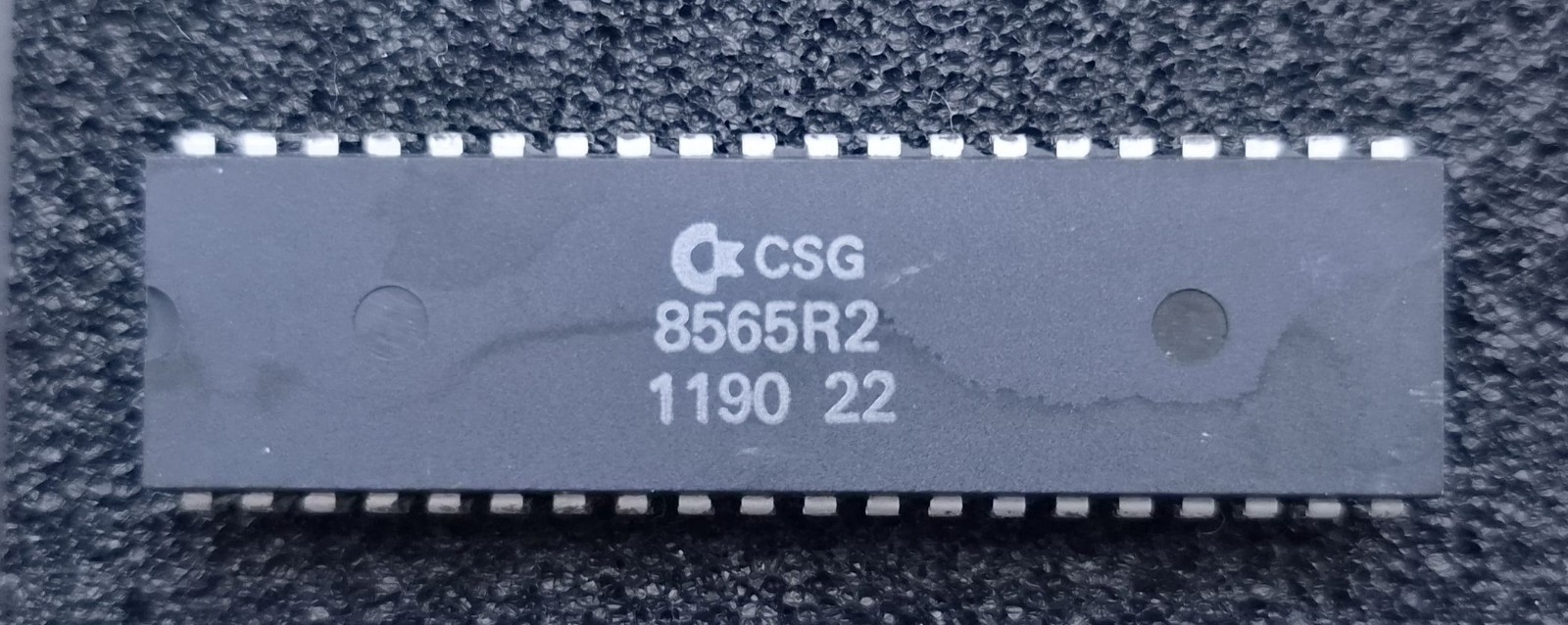 CSG 8565R2 VIC-II Video Chip – Commodore 64 C64 – Tested / Vintage IC