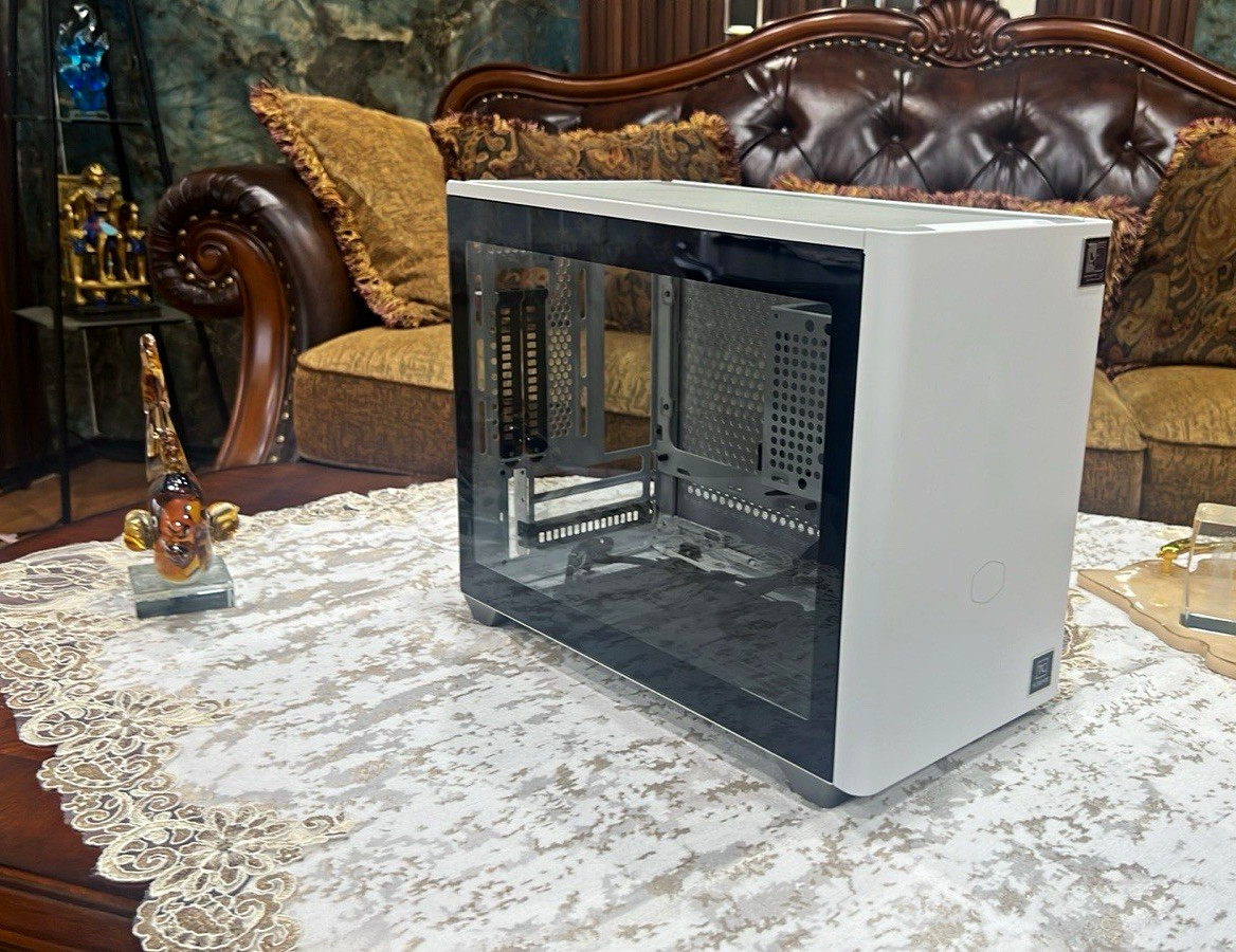 Cooler Master NR200P itx Case White Tempered Glass Side Panel
