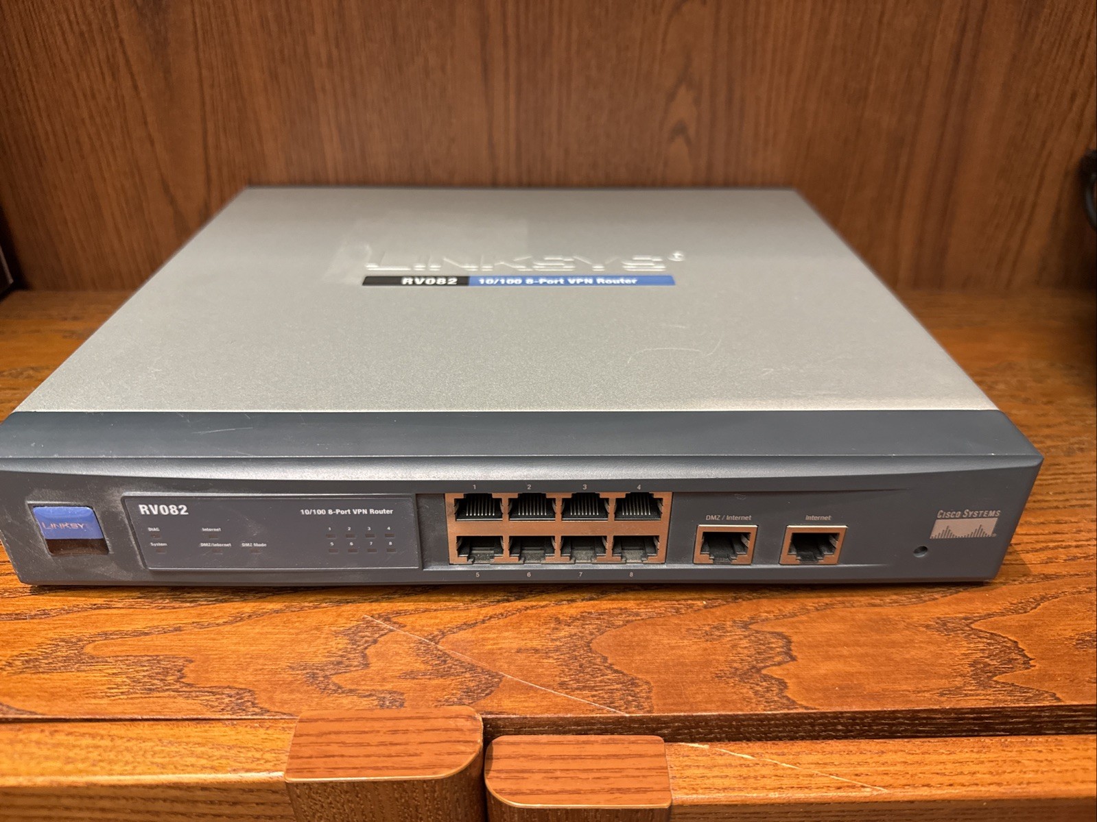 Linksys RV082 100 Mbps 8-Port 10/100 VPN Router-Working