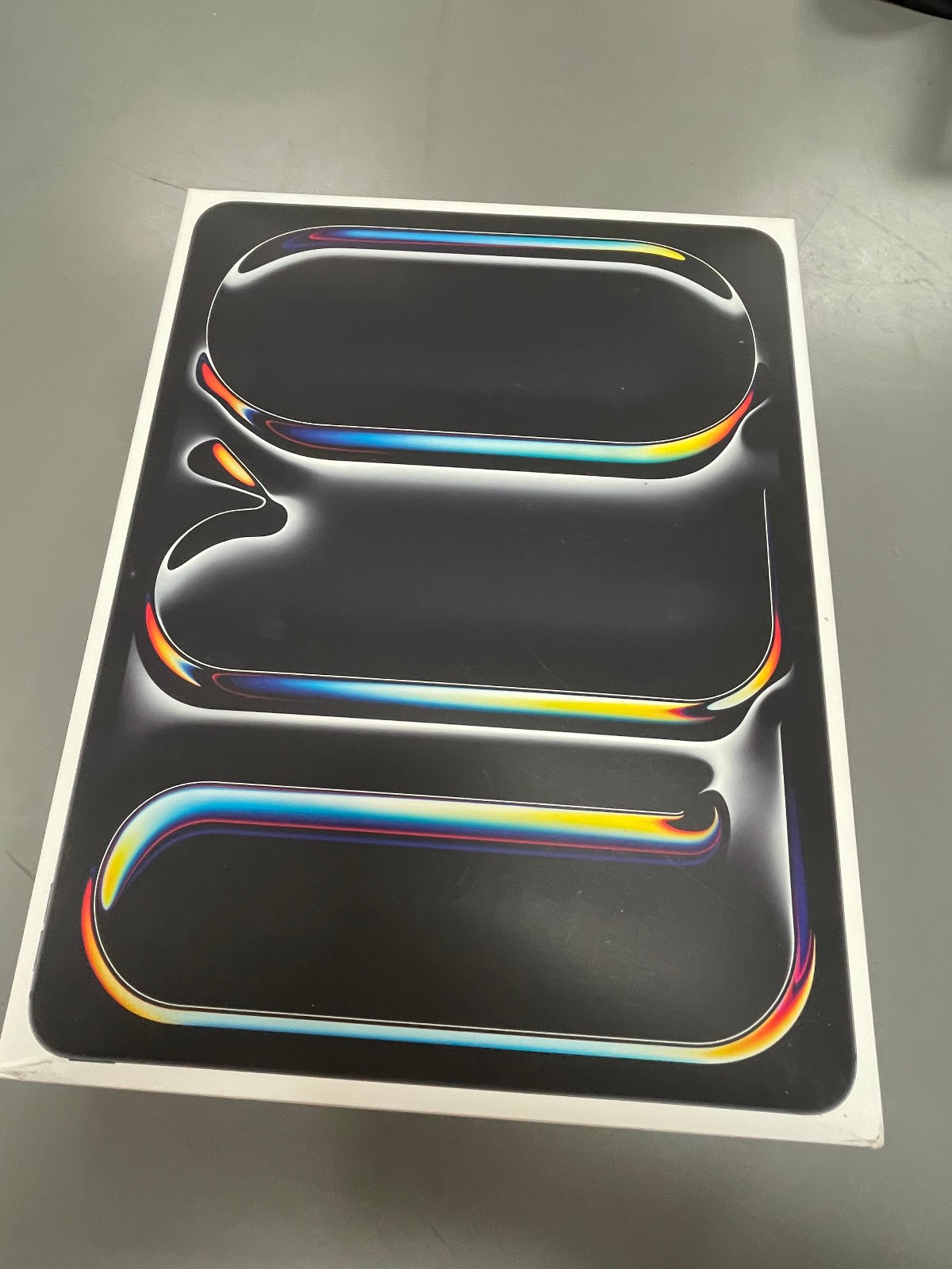 NEW/SEALED Apple iPad Pro 13 inch M5 CELLULAR - 256 GB, Wi-Fi + 5G - Space Black