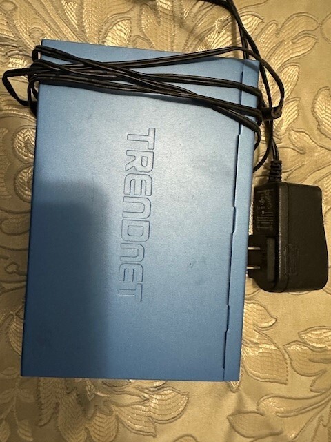 TRENDnet  TE100 (TE100S16EPLUS) 16-Ports External Switch NO ADAPTER INCLUDED