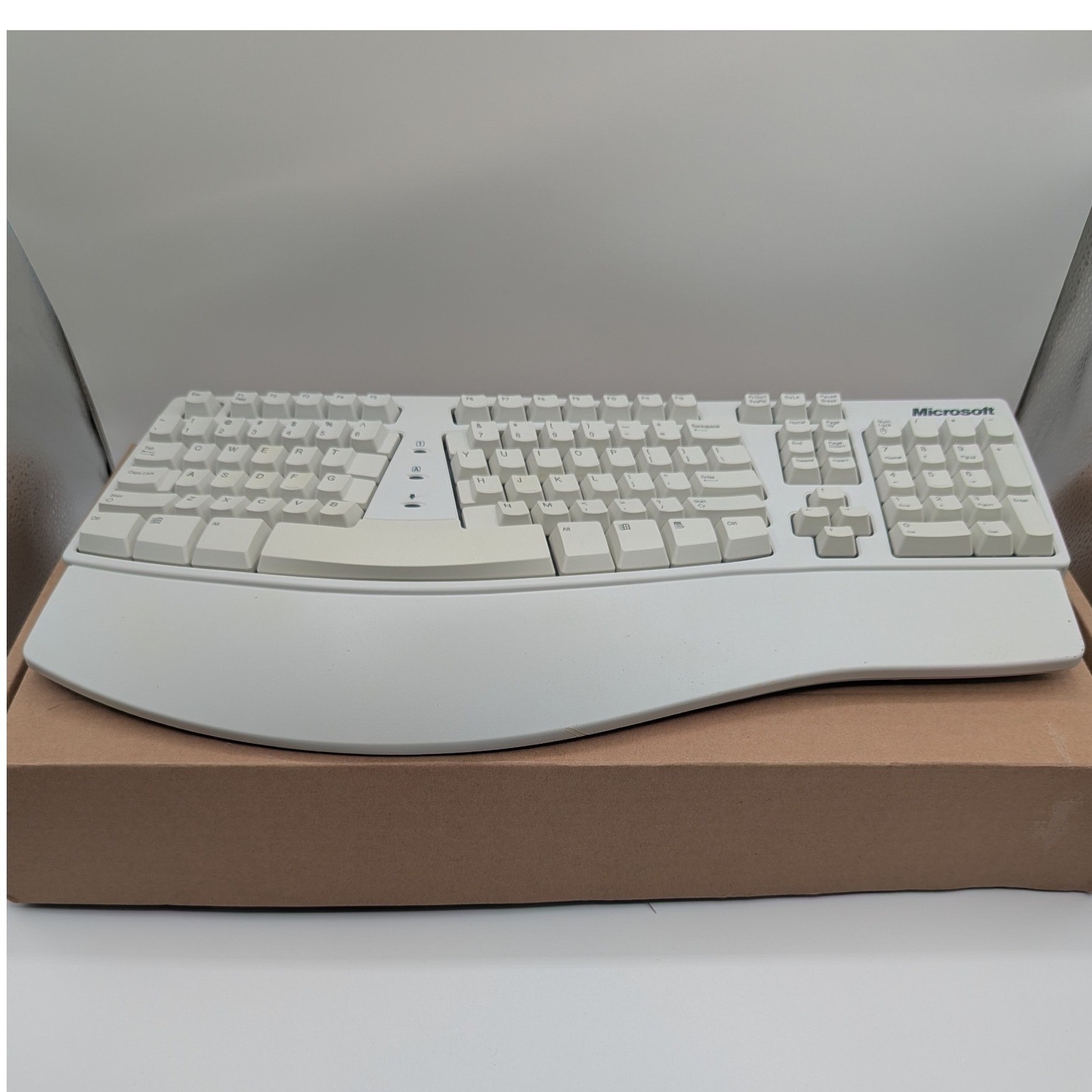 Microsoft Natural Keyboard Elite E06401PS2QES Vintage Ergonomic PS/2 Beige