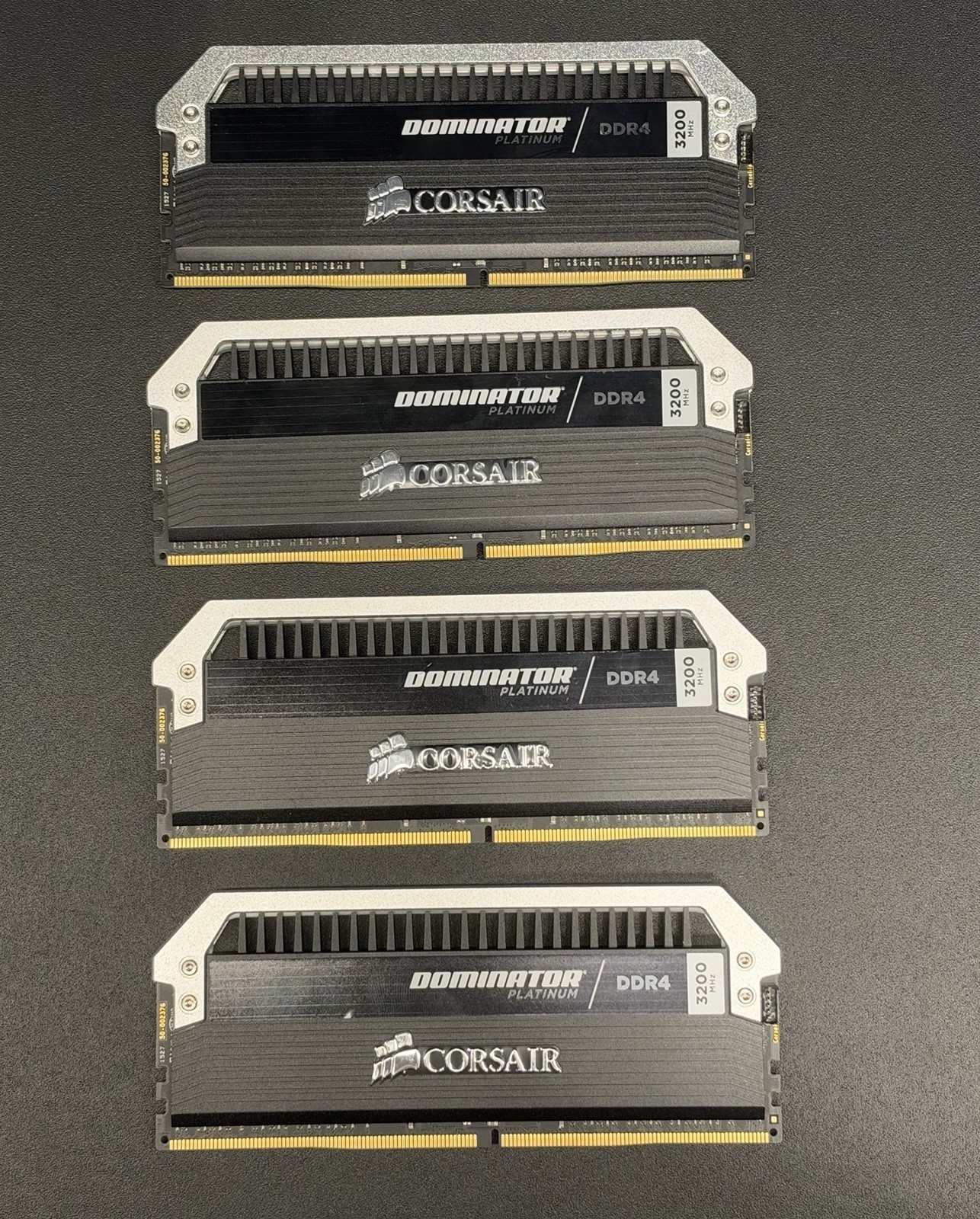 Corsair Dominator Platinum 16GB (4x4GB) DDR4 3200MHz CMD16GX4M4C3200C16