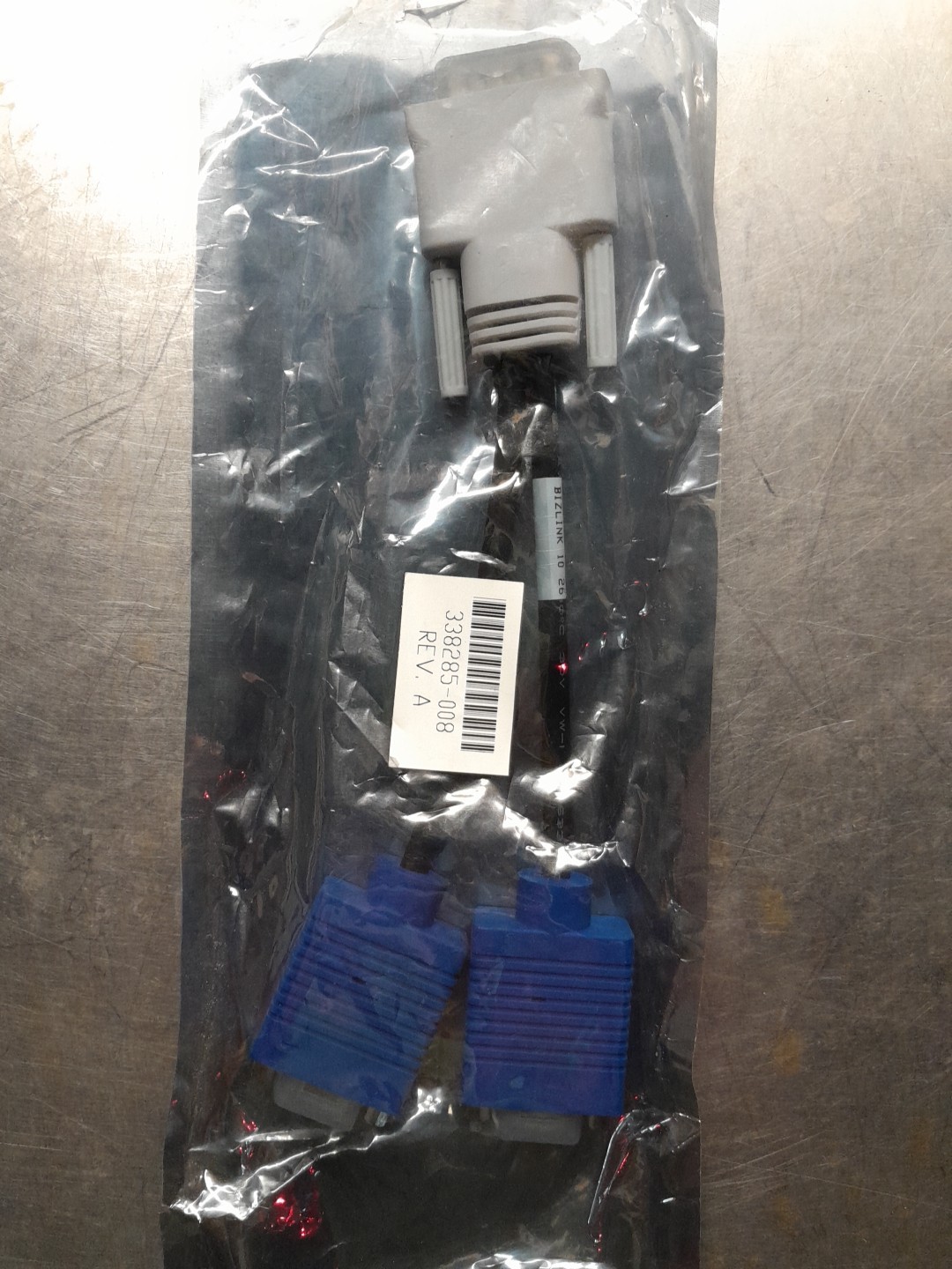 HP INVENT 338285-008 DUAL VGA Y SPLITTER CABLE REV. A BIZLINK 10 26