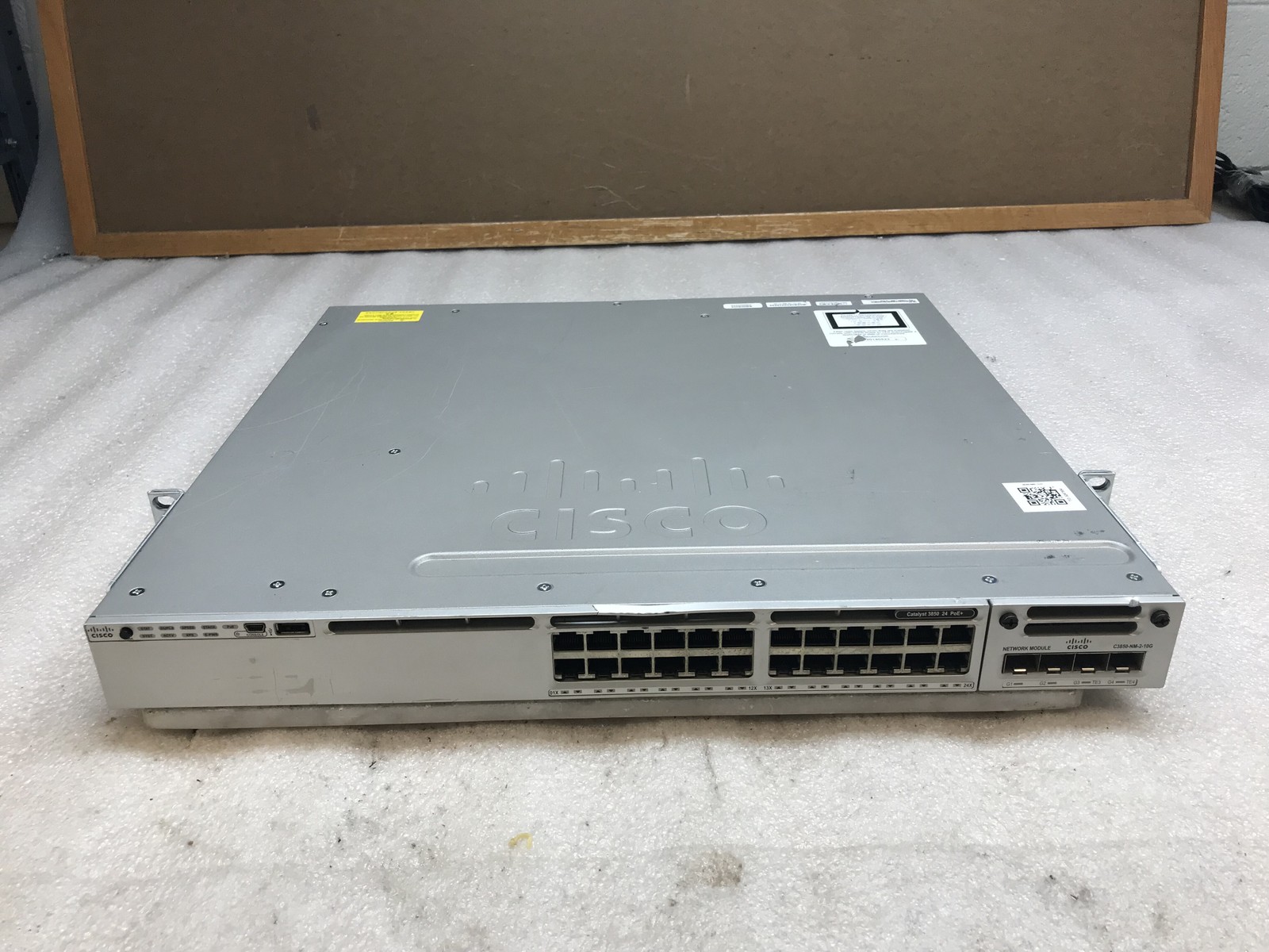 Cisco WS-C3850-24P-S 24 Port PoE+ w/C3850-NM2-10G with Rack Ears