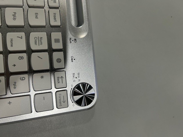 GAMCATZ WIRELESS KEYBOARD AND MOUSE - FULL-SIZED ERGONOMIC KEYBOARD WITH - WHITE