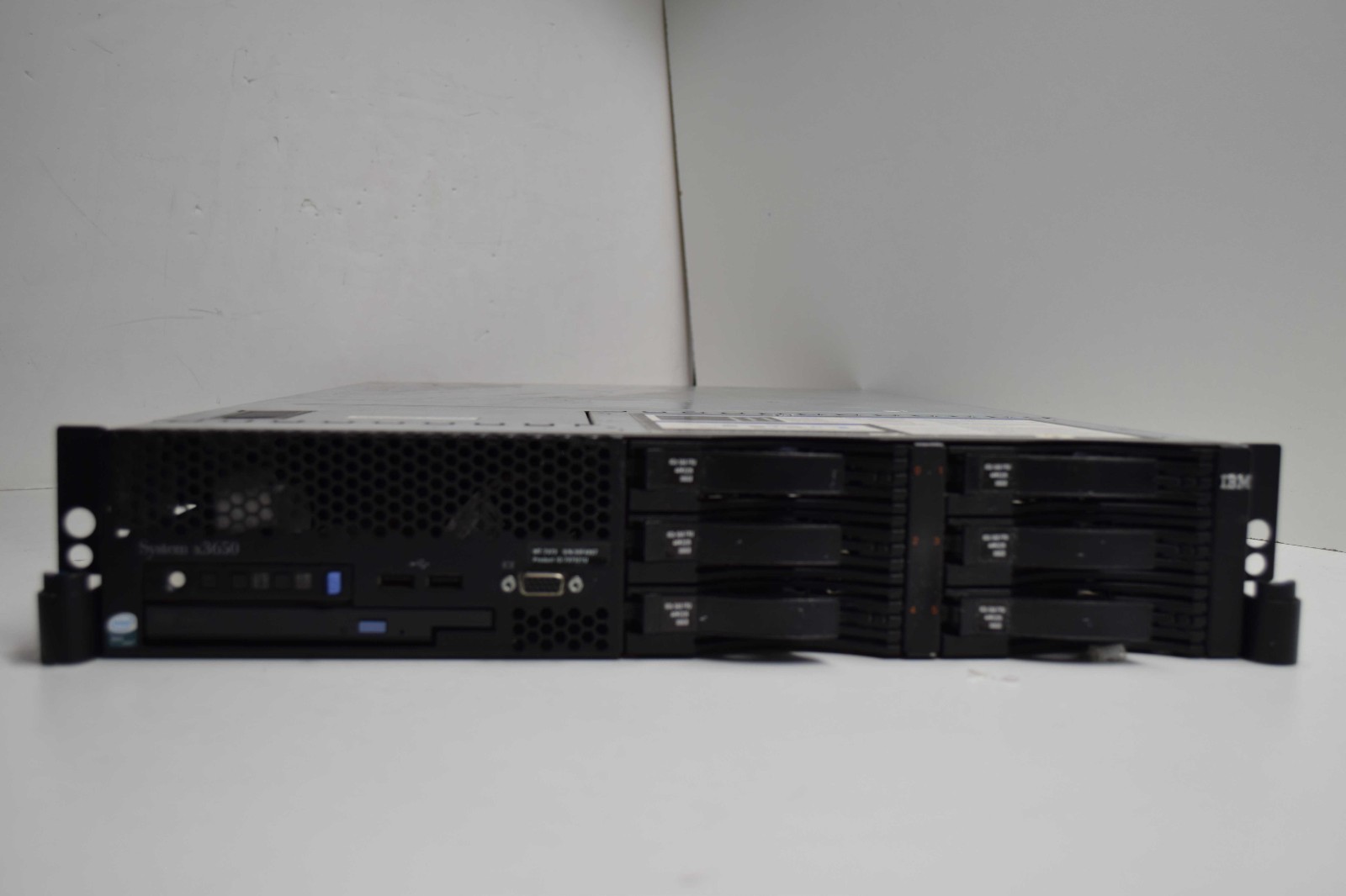 IBM 7979-21U X3650 Server 2x Dual Core Xeon 1.6GHz Processors Grade C 797921U
