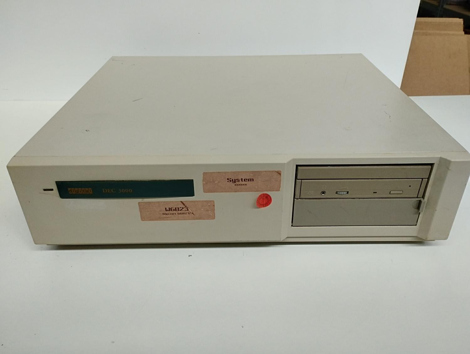 PC Digital DEC 3000 600 - Model PE42A-A9 - CPU KN17 - Series BA47A - Vintage