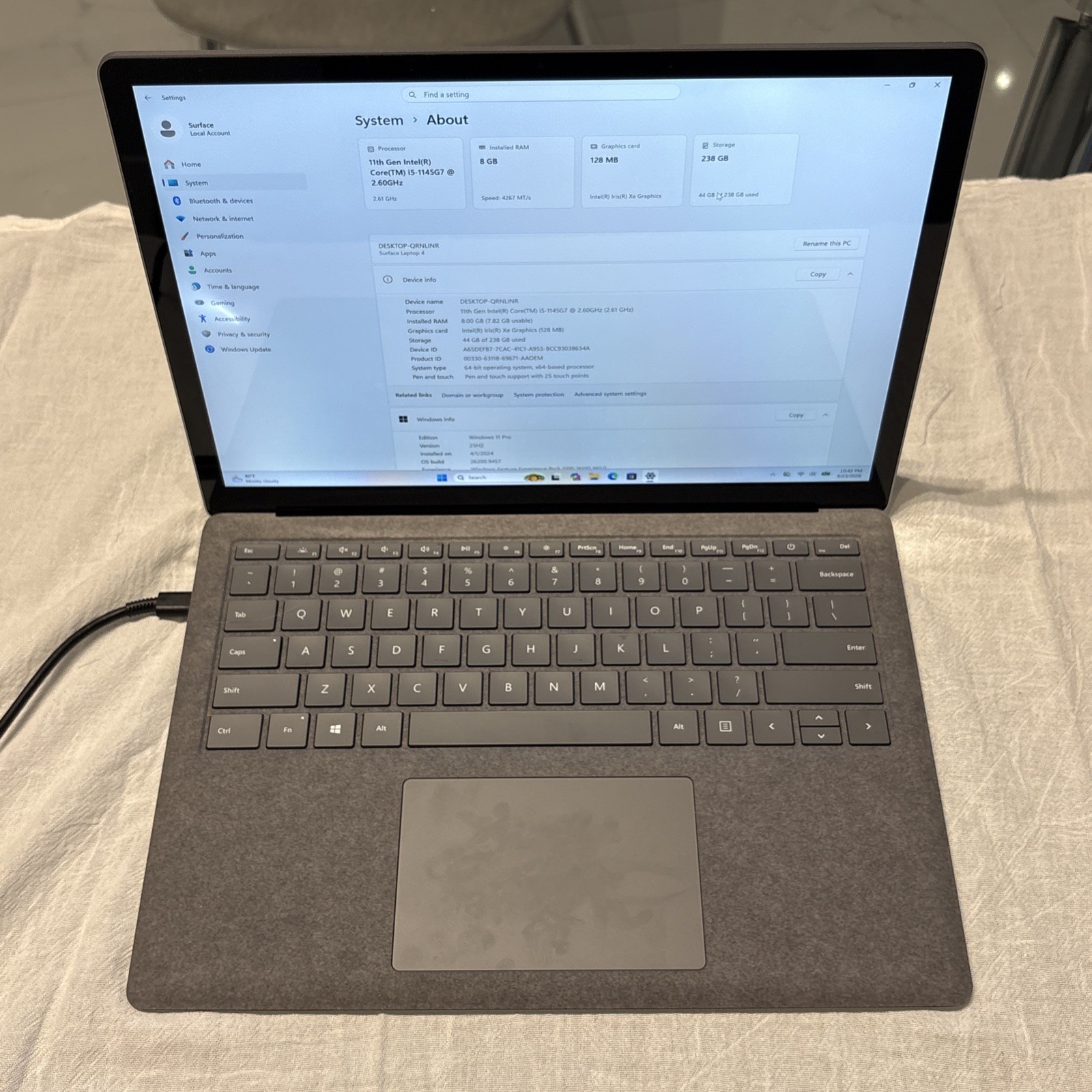 Microsoft Surface Laptop 4 i5, 8gb, 256gb, model 1950 AS IS