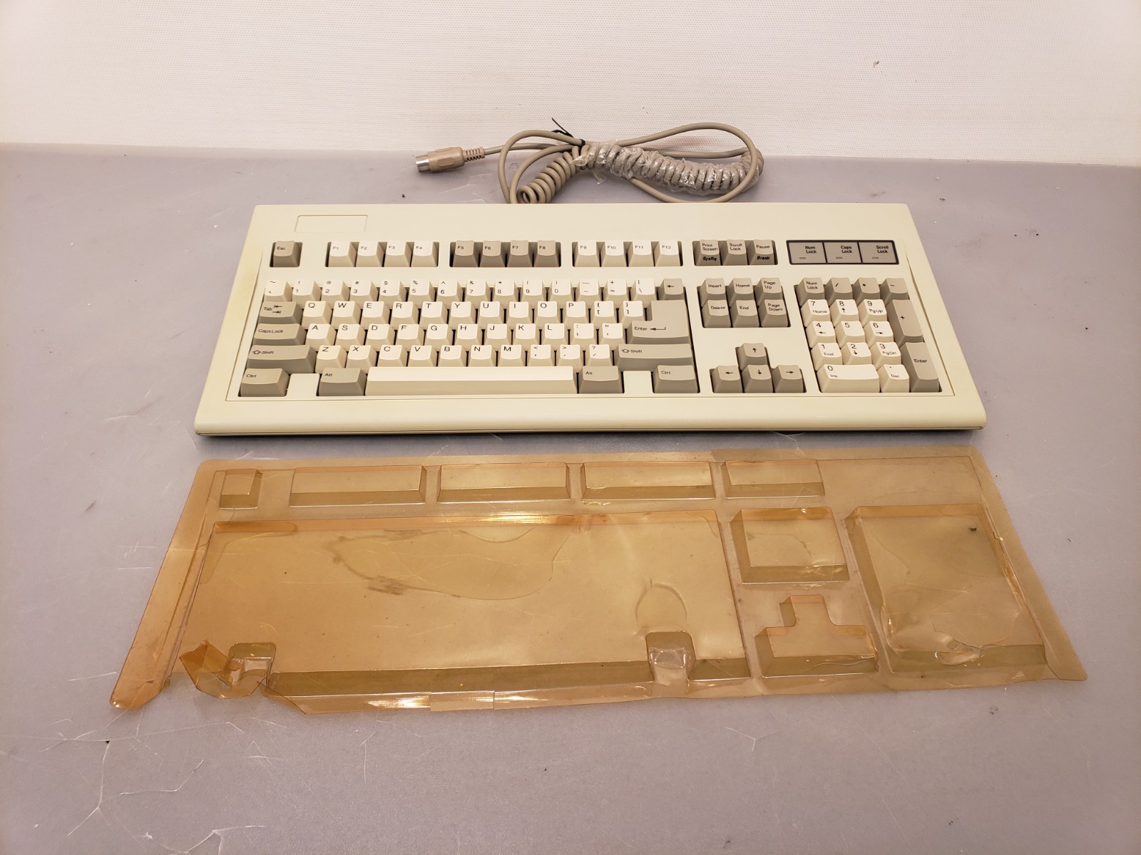 Chicony KB-5181 Mechanical Clicky Keyboard AT XT 5-Pin DIN Monterey White Switch