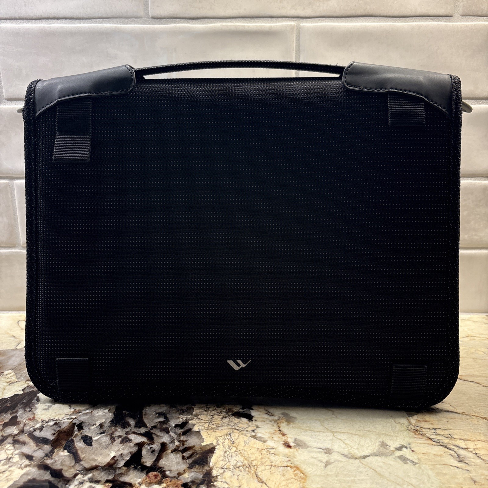 Brenthaven Tred Carry Folio Case