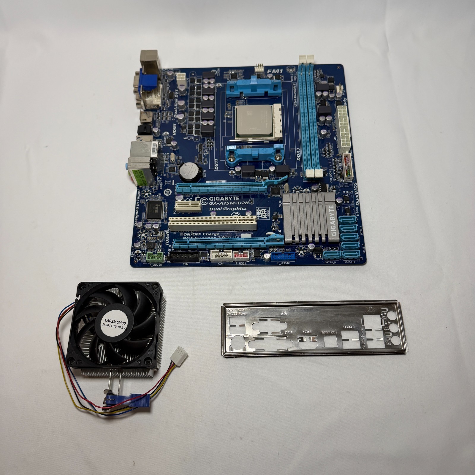 Gigabyte GA-A75M-D2H Motherboard w/ AMD A4-3300 CPU Heat Sink I/O Shield Working