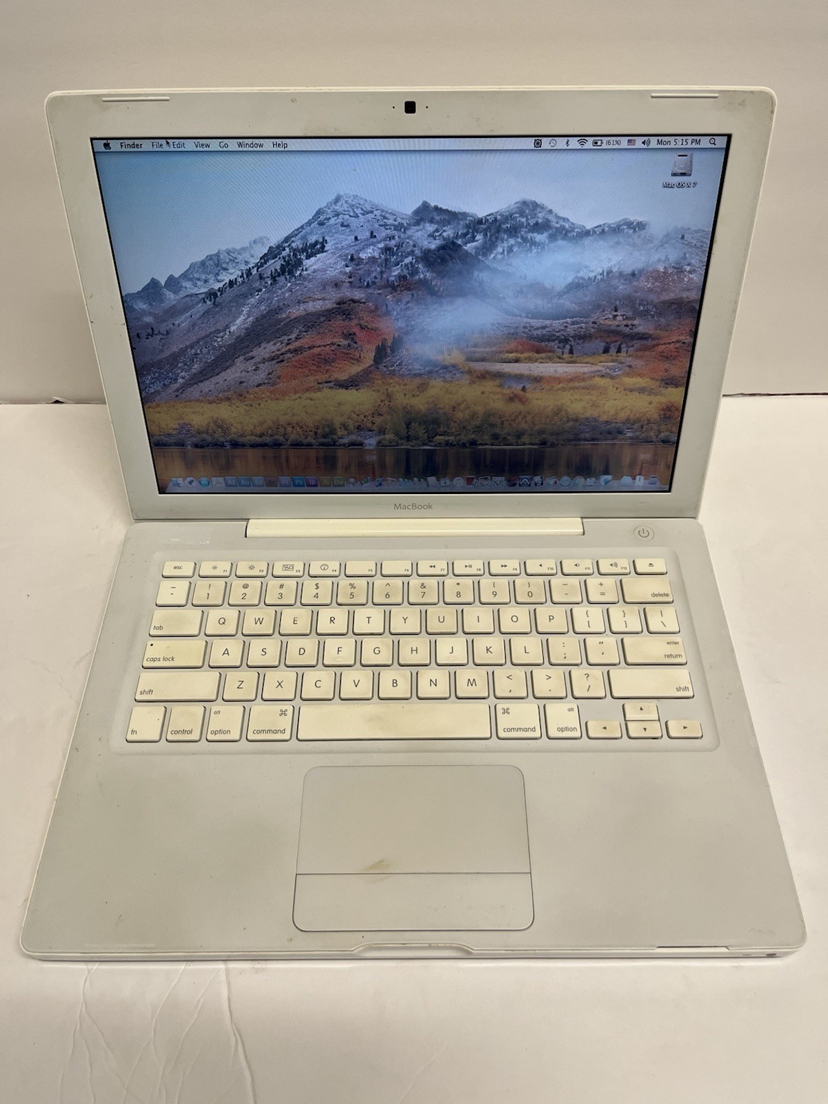 Apple MacBook A1181 Intel Core 2 Duo 2.1GHz 120GB Space 1GB RAM 13.3”