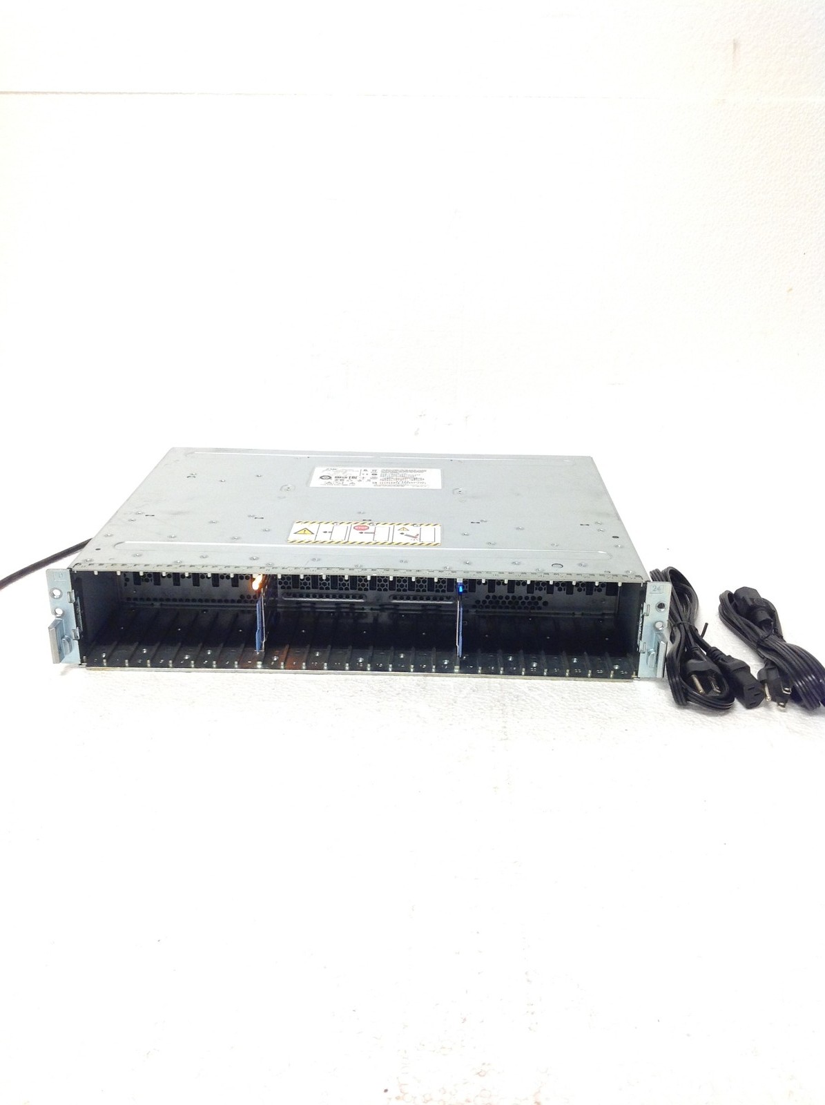EMC SAE 25-Bay SAS Storage Array w/ 2x 303-104-000E Controller Cards, No HDD