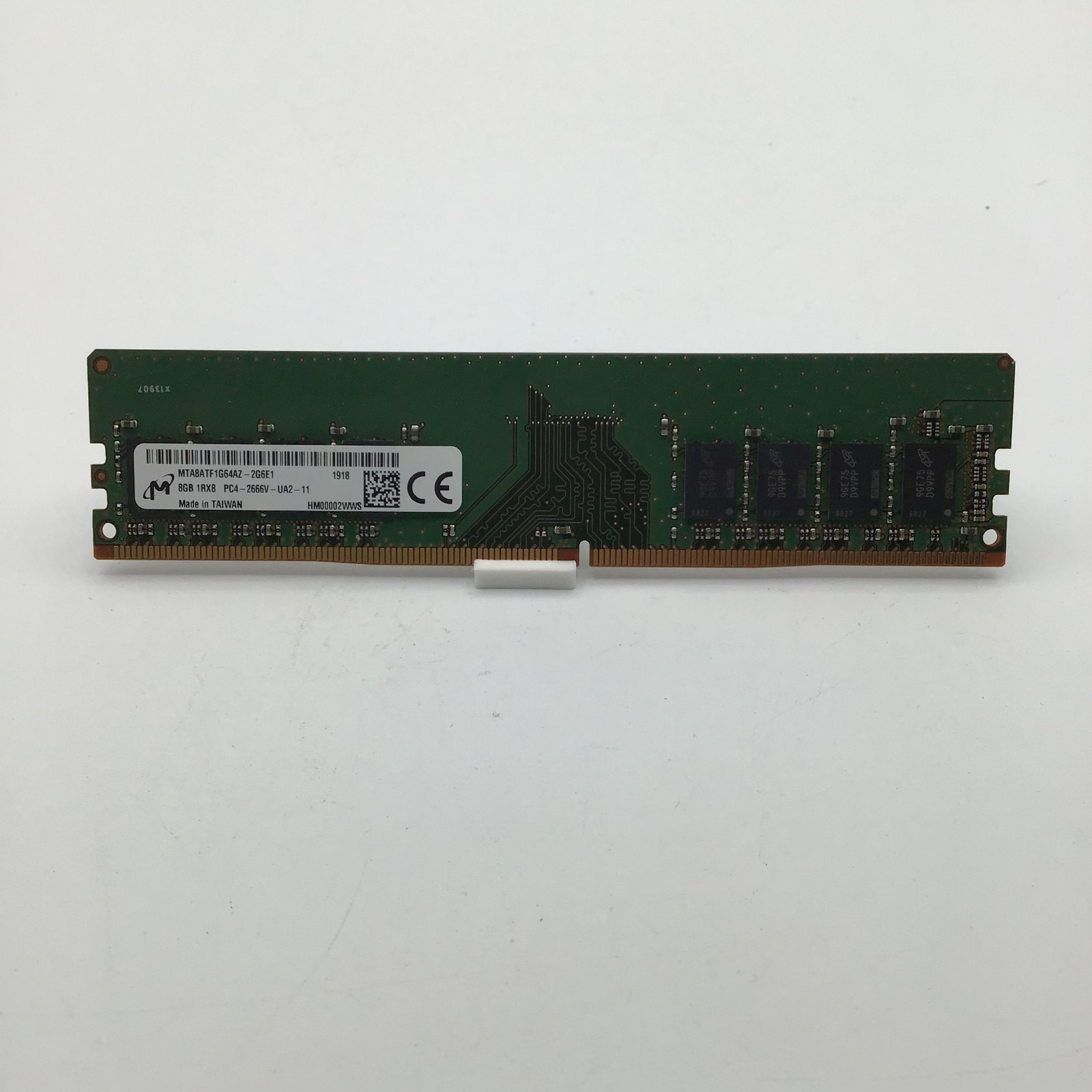 Micron 8GB (1x8GB) MTA8ATF1G64AZ-2G6E1 2666MHz DDR4 UDIMM Memory