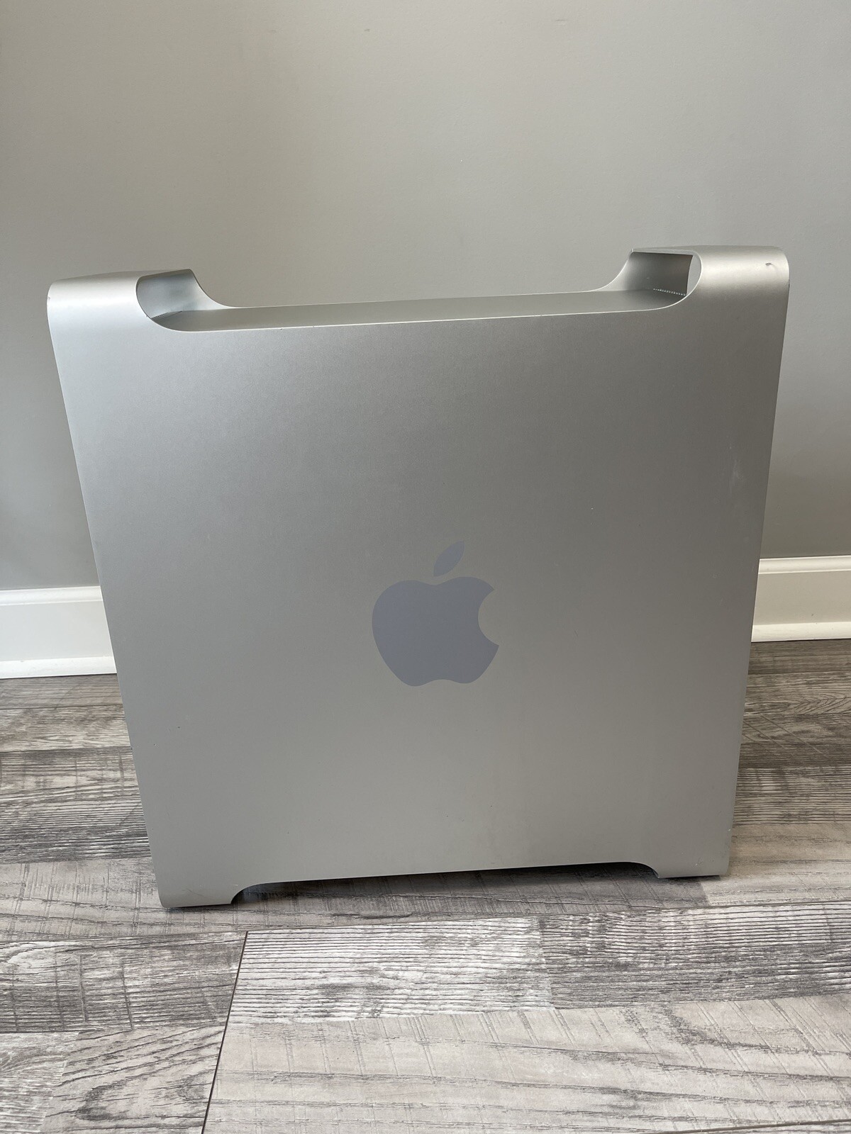 Apple Mac Pro A1186 Desktop  2x 2.66 GHz Dual Core Intel Xeon 5Gb 667 MHz DDR 2
