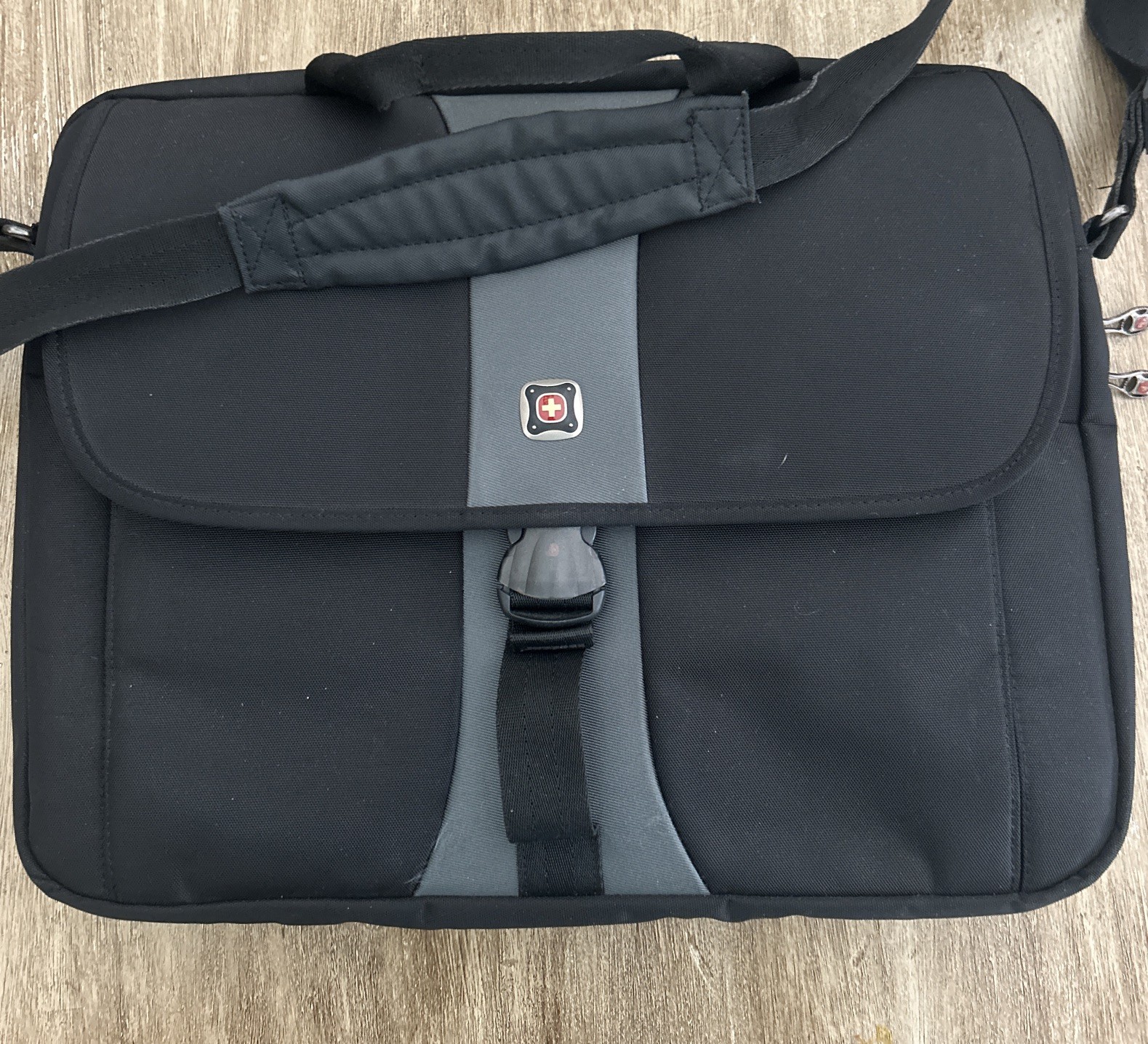 Swiss Tech Wegner Laptop Case Messenger Bag Black Mutli Compartment