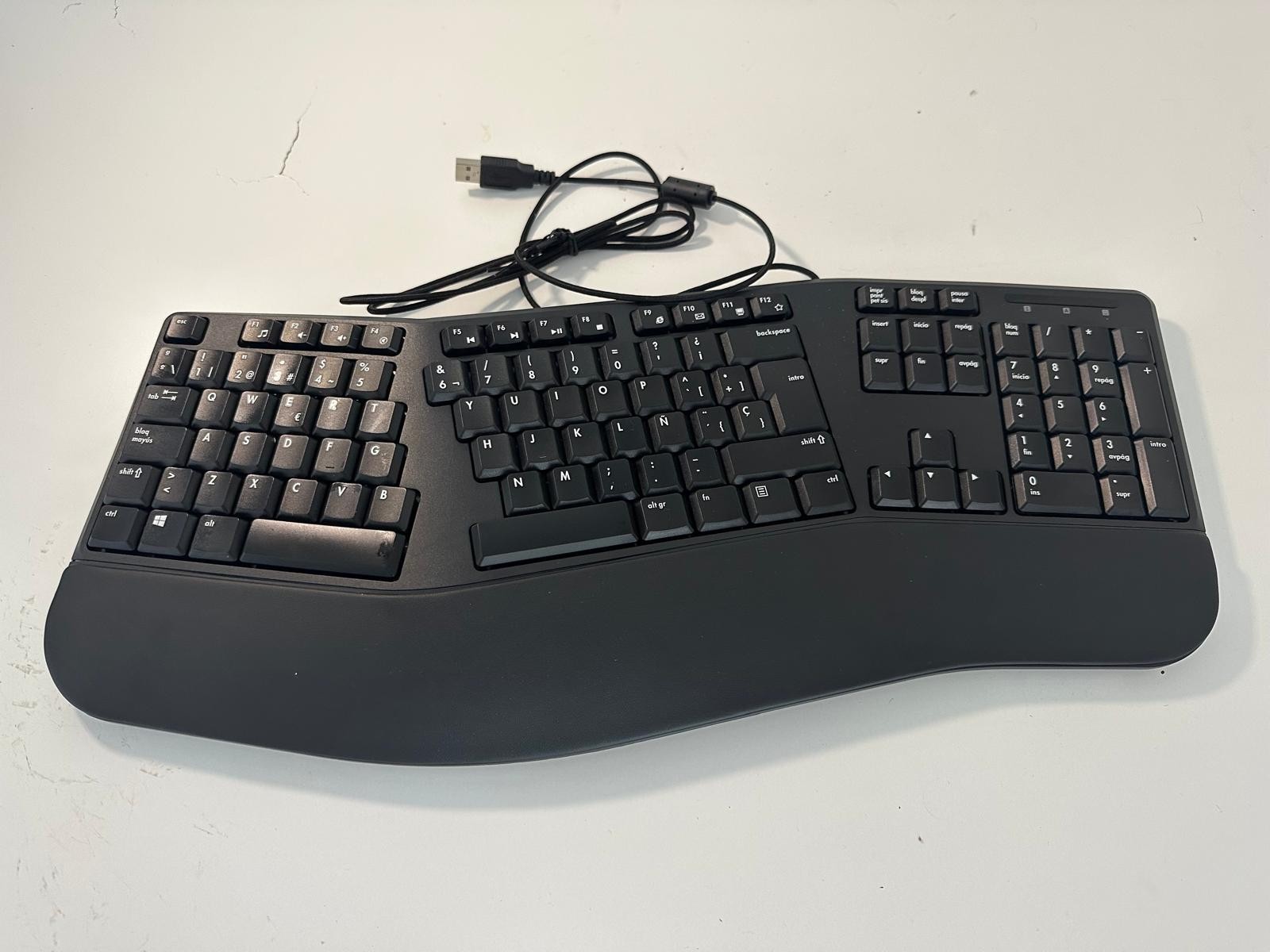 Spanish Ergonomic Keyboard USB Connect Latin Quiet Rubber Pad NEW QWERTY SPA