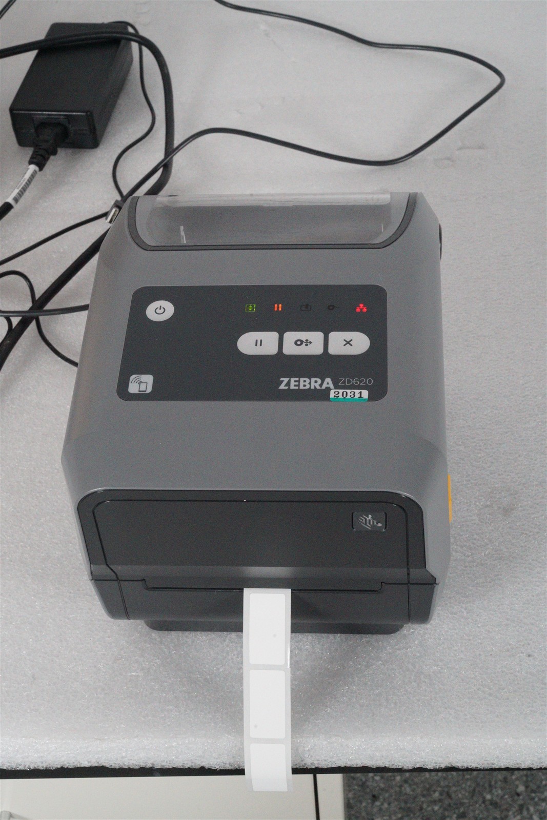 ZEBRA ZD620t 300 dpi Thermal Transfer Desktop Printer ZD62043-T01F00EZ