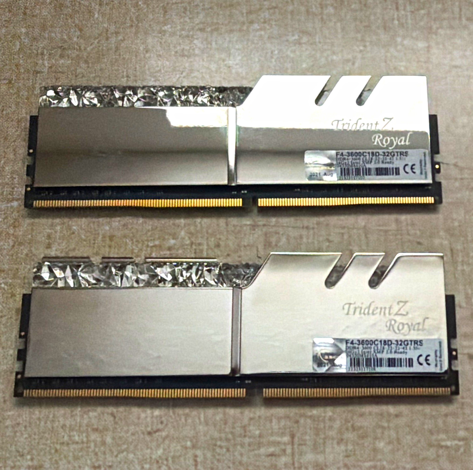 G.SKILL Trident Z Royal 32GB (2x16GB) DDR4-3600 DIMM F4-3600C18D-32GTRS