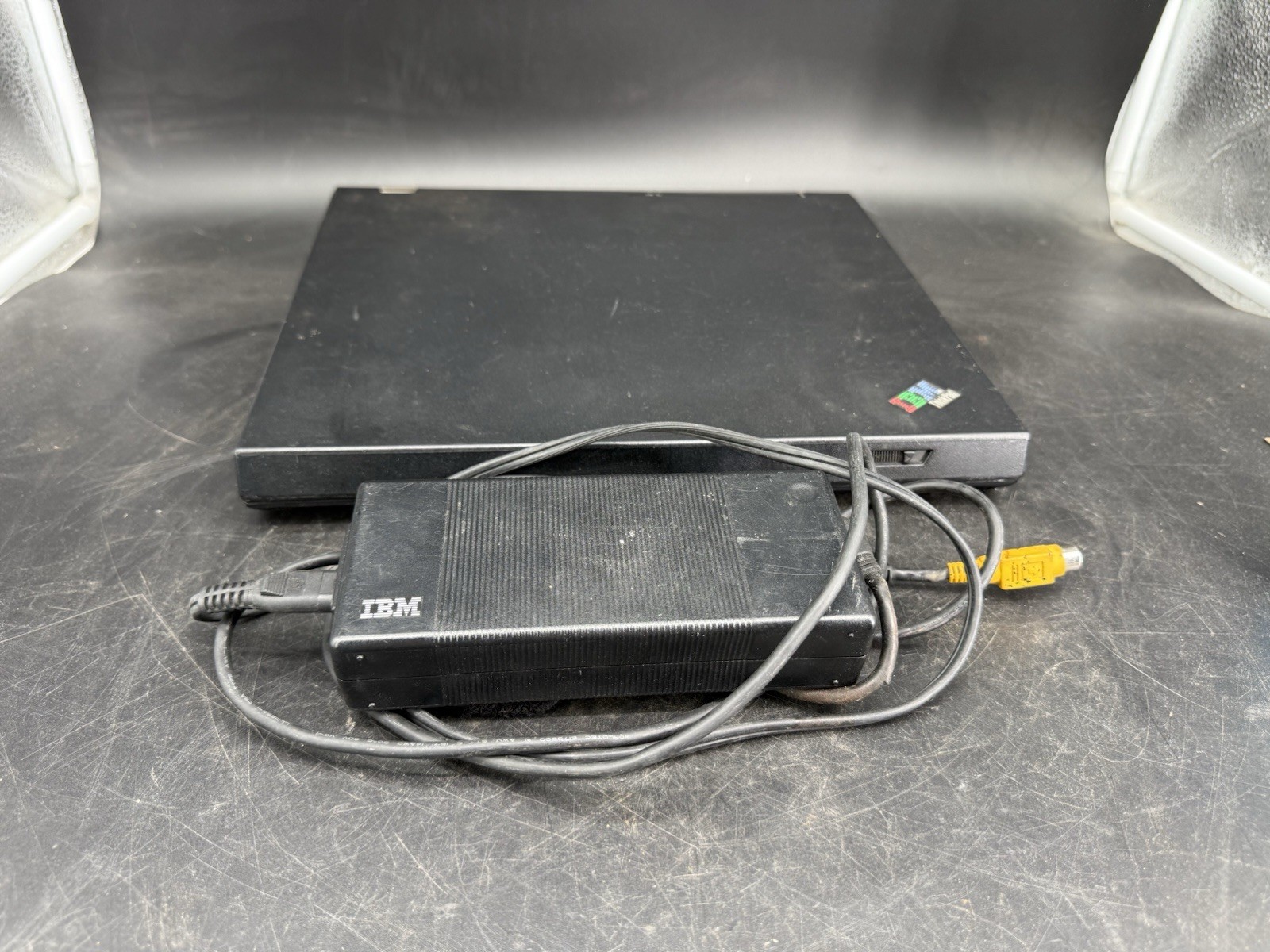 VINTAGE  IBM ThinkPad G40 15.1” WinXPpro, 256Mb, 20GB, CD, Charger, Powers On