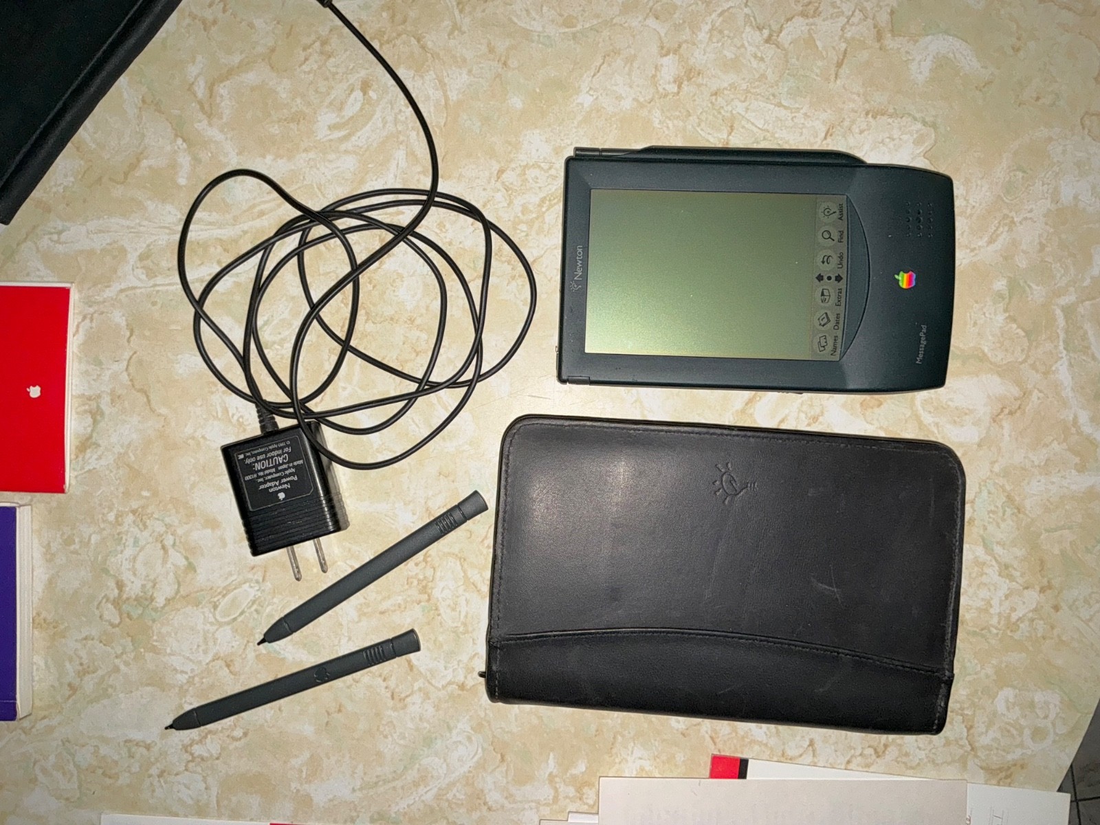 Apple  Newton MessagePad H1000(parts only) w/software, extra stylus, power unit.