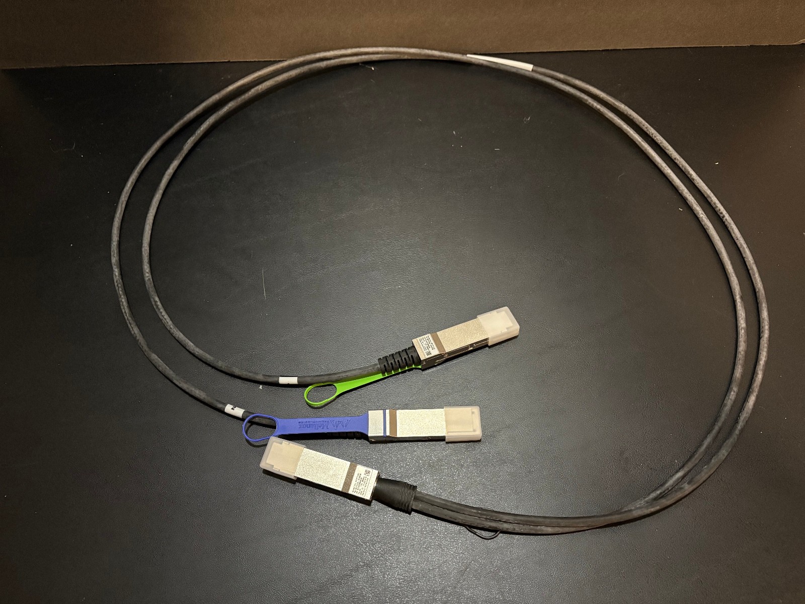 New Mellanox MCP7H50 V01AR30 Network Cable 200GbE to 2x100GbE 1.5m 30AWG