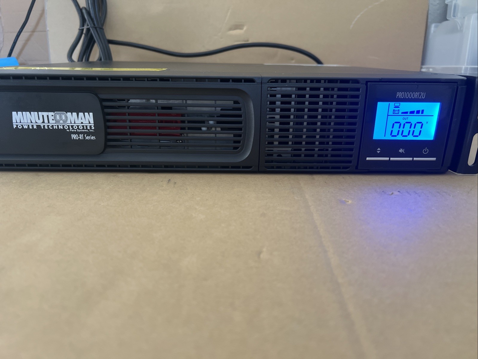 Minuteman PRO-RT PRO1000RT2U 1000VA 700W 2U 8 x 5-15R 120V AC UPS