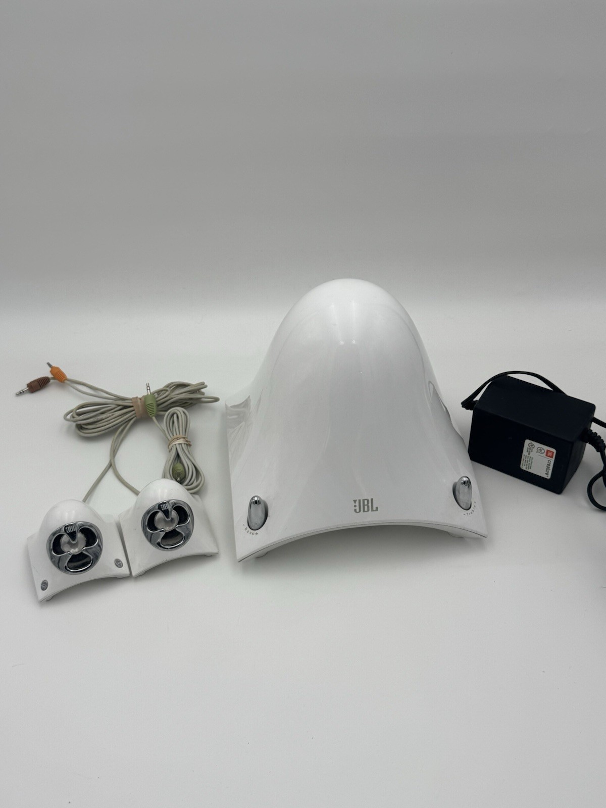 JBL Creature Self Powered Satellite Speakers and Subwoofer White E204594 Works