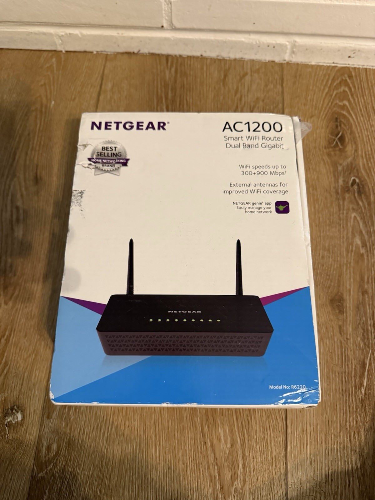 NEW NETGEAR R6220 AC1200 Smart WiFi Router
