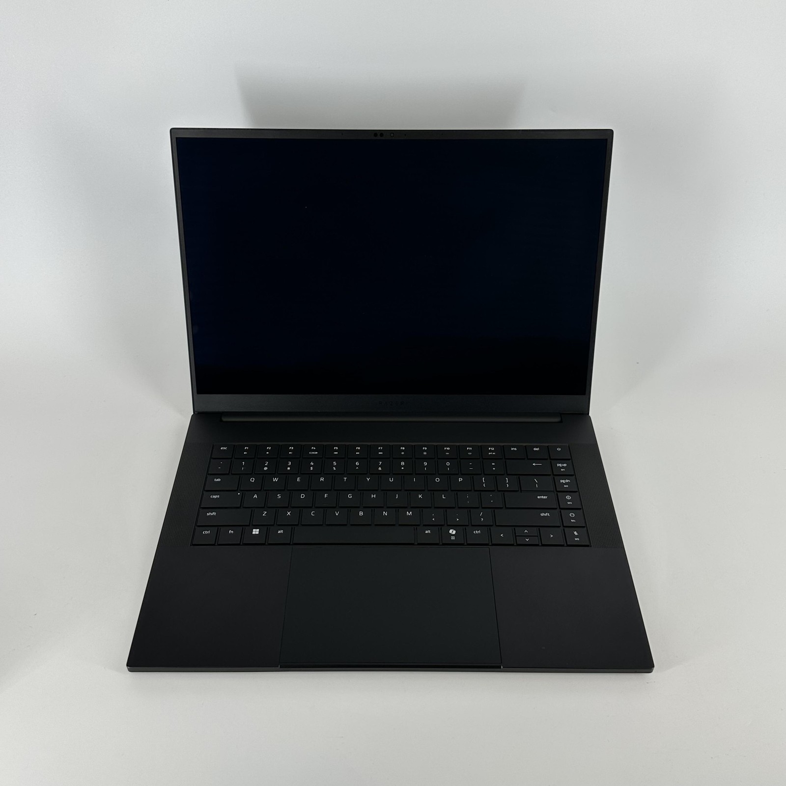 Razer Blade 16 240Hz QHD+ 2025 2.0 GHz Ryzen AI 9 365 32GB 1TB SSD RTX 5070 Ti