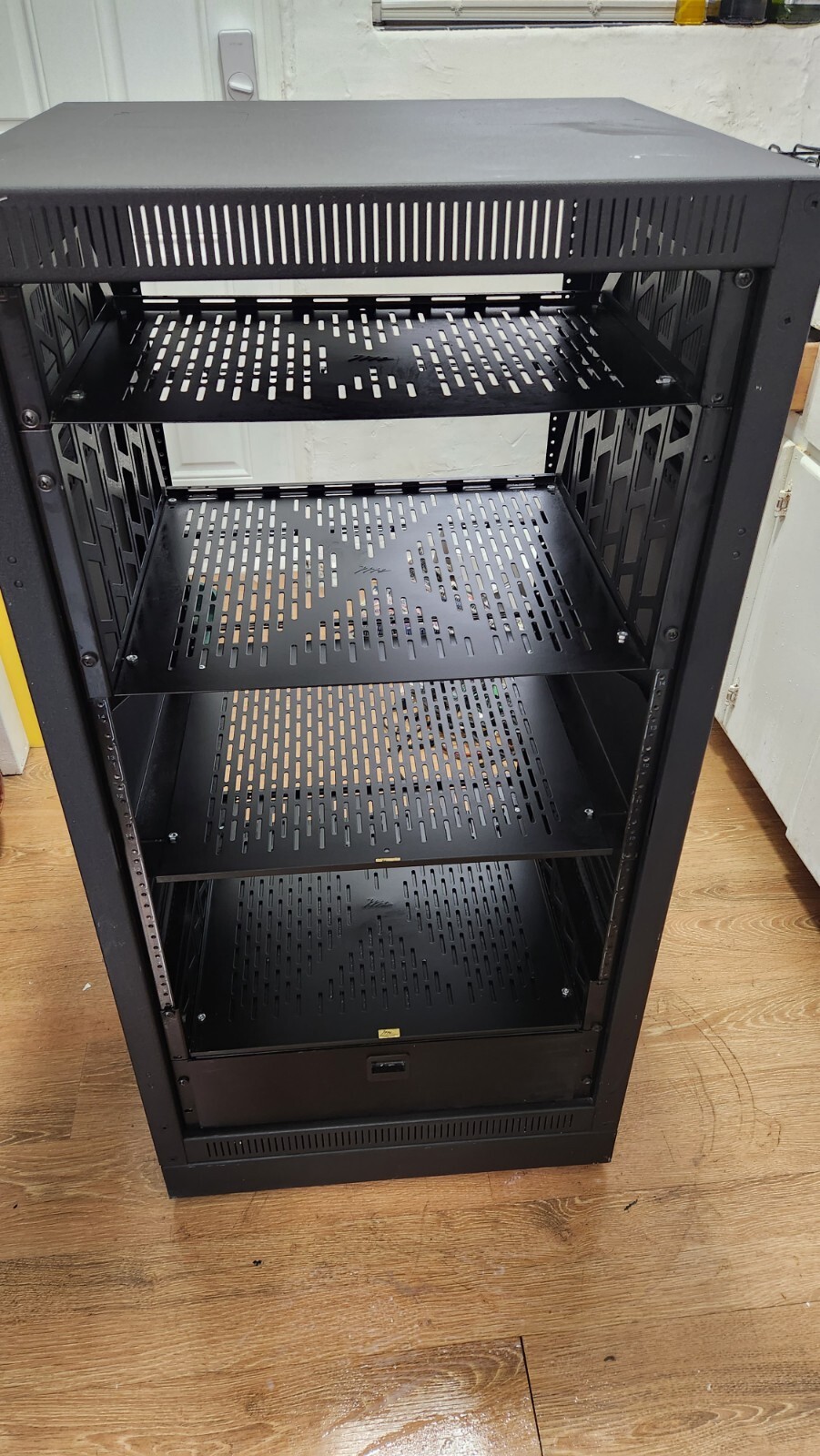 Middle Atlantic Erk-2120 Server Cabinet With Racks and Drawer + (3 Extra Racks)