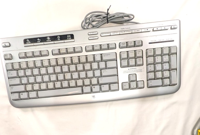 HP Model 5187-7583 Keyboard Silver Multimedia - Media Player Controls Rev 2.2