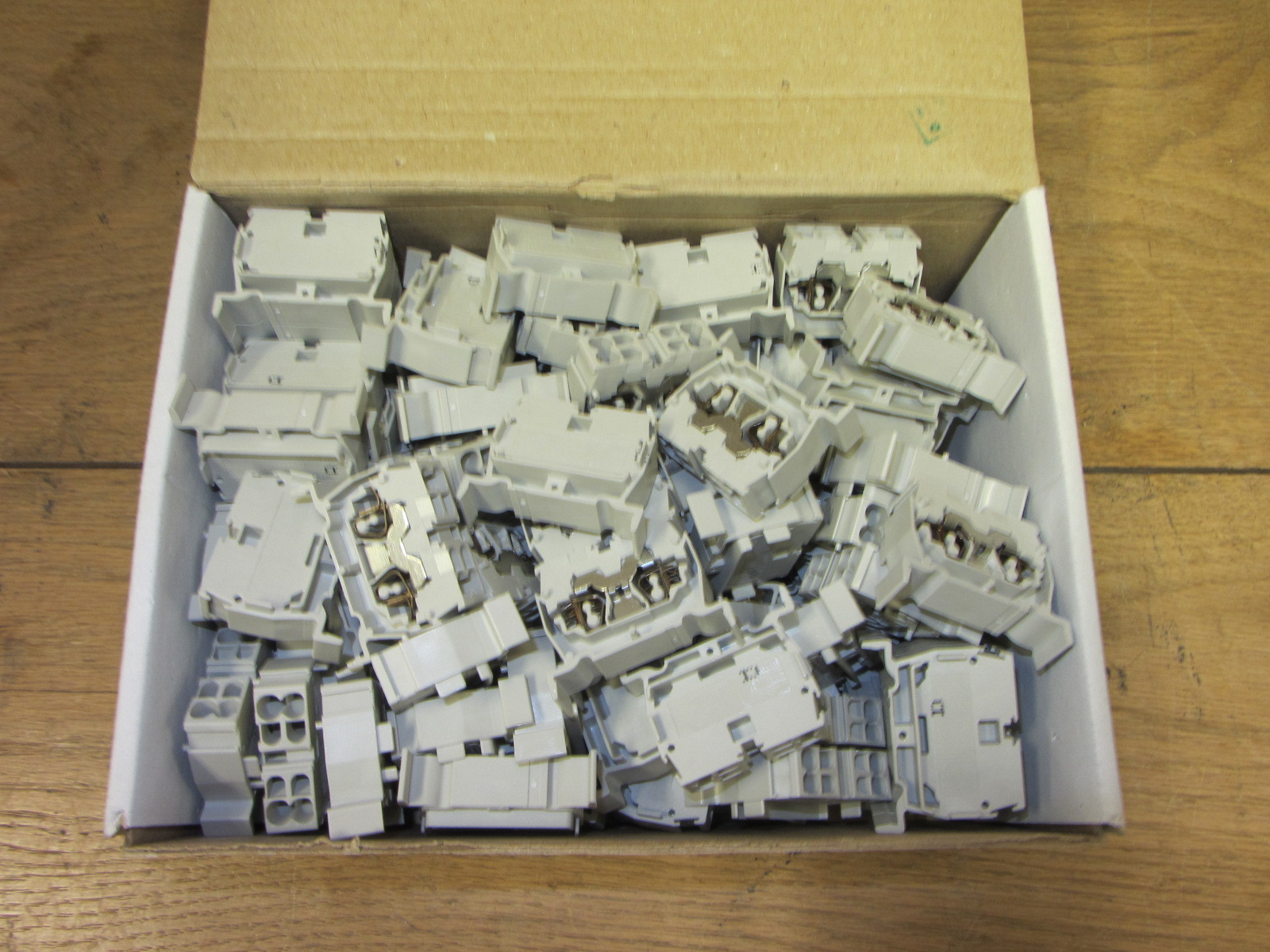 ABB 029023106 DS2 .5/10 .4L Lot of 97 New in Box GRO
