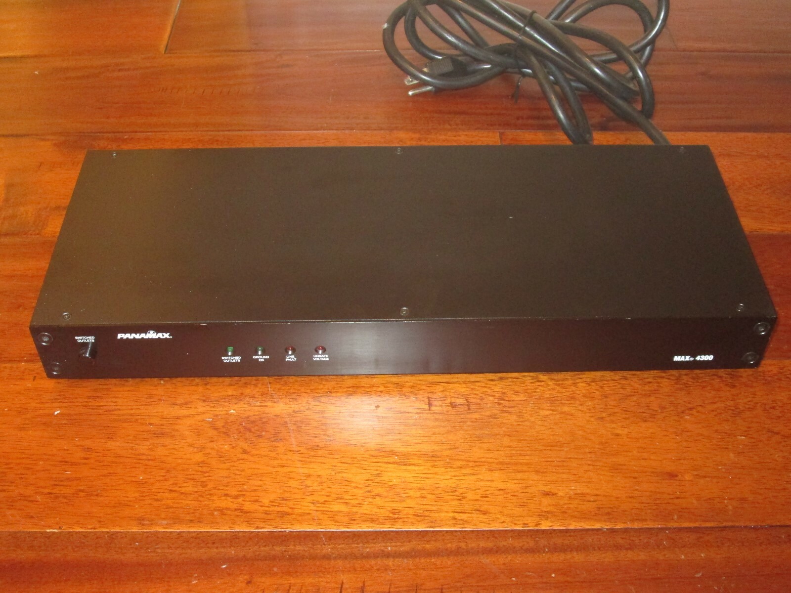 Panamax Max 4300 Transient Voltage 7-Outlet Surge Suppressor GREAT COND. WORKS