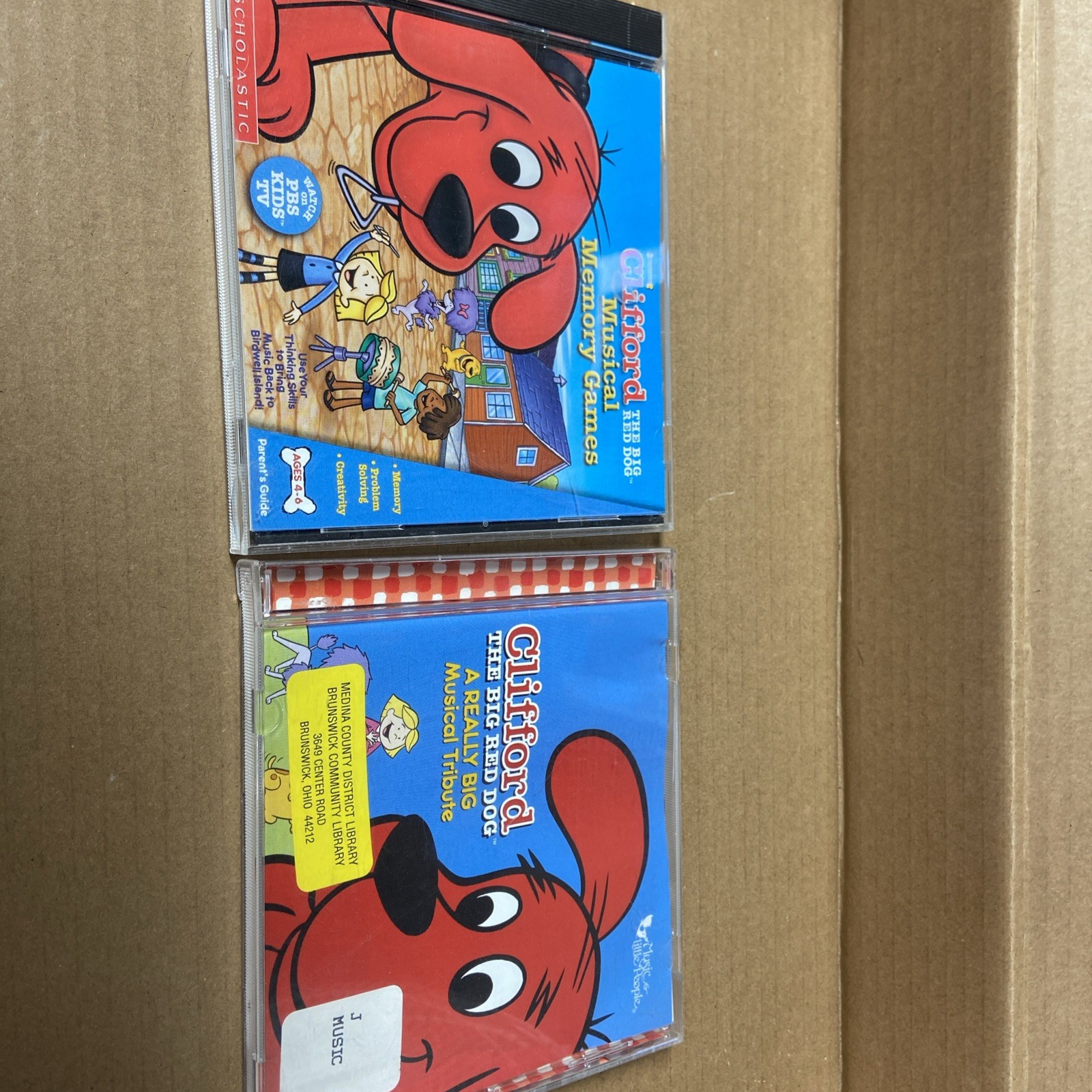 Scholastic Clifford the Big Red Dog Musical Memory Game& Really Big Musical 