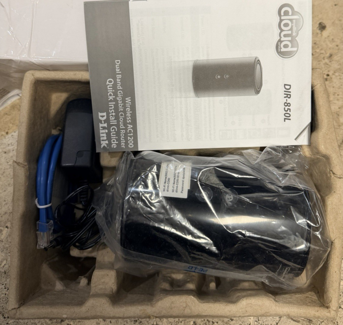 D-Link DIR-850L Wireless AC1200 Dual Band Router w/AC Adapter, Cable Bundle