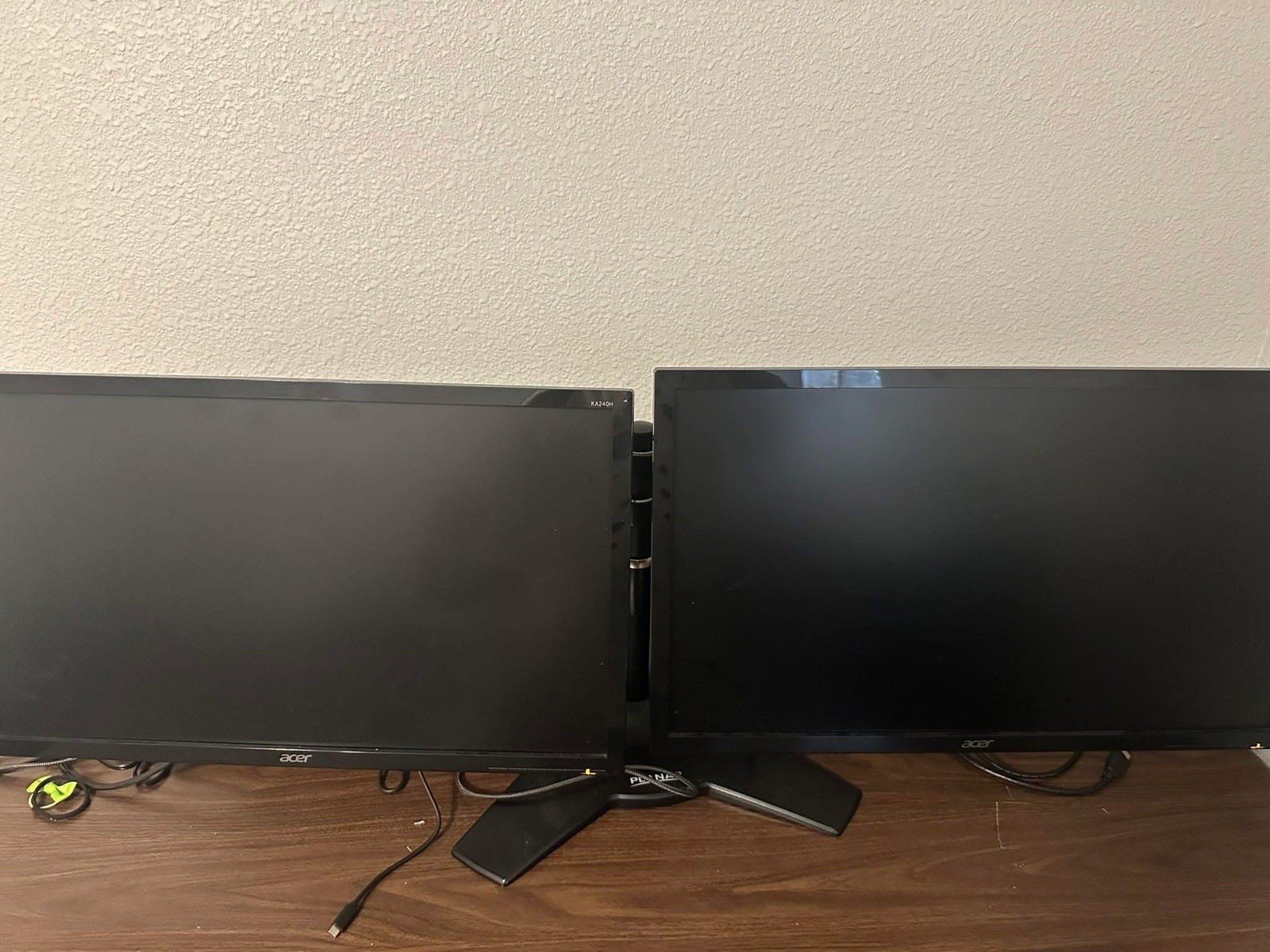 Dual monitors