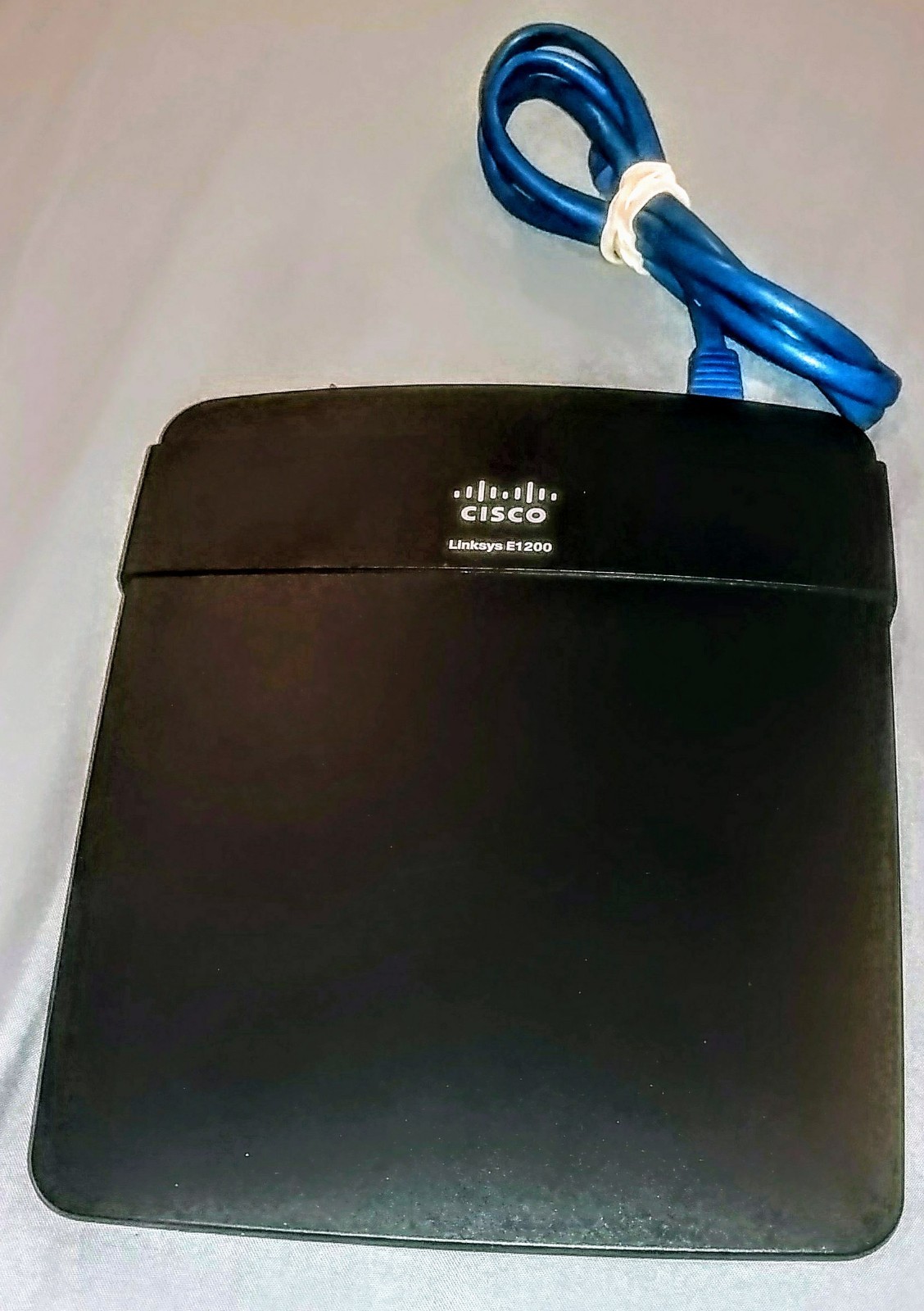 Linksys E1200 300 Mbps 4-Port 10/100 Wireless N Router