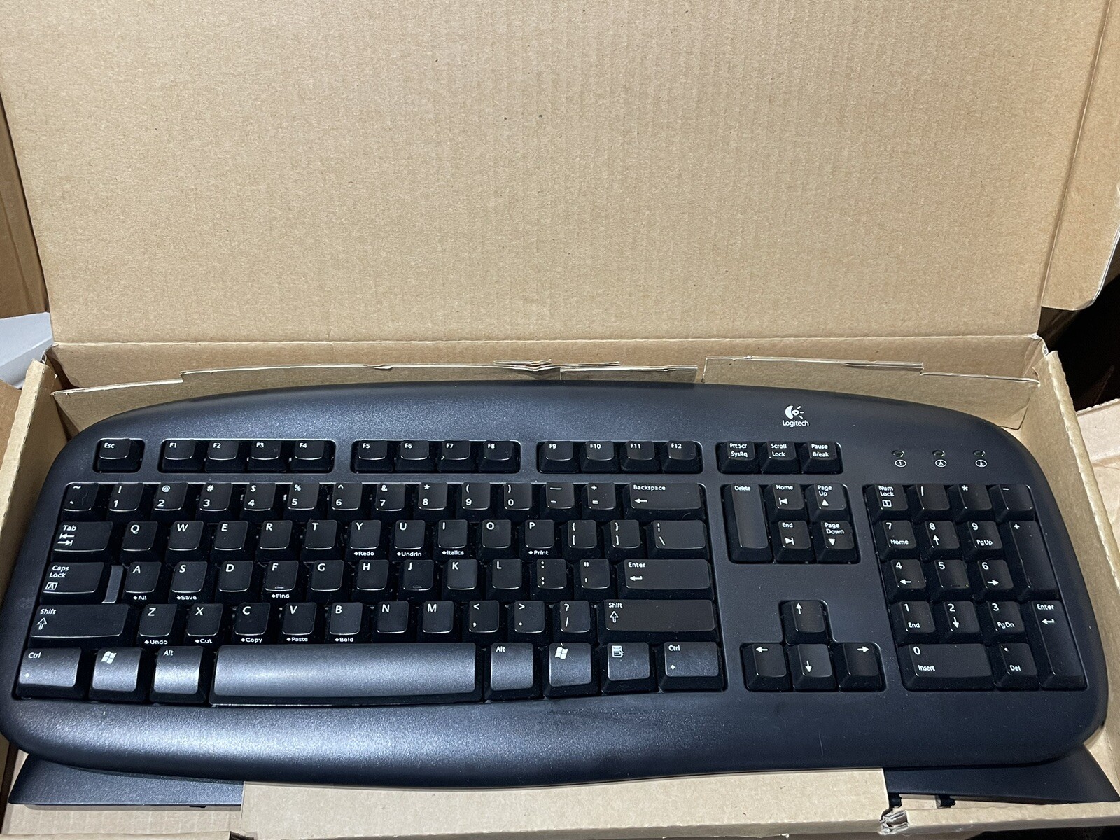 Logitech Wired PS/2 Deluxe Keyboard Y-SU61 *NEW IN BOX*  Black ~ PN:967447-0403