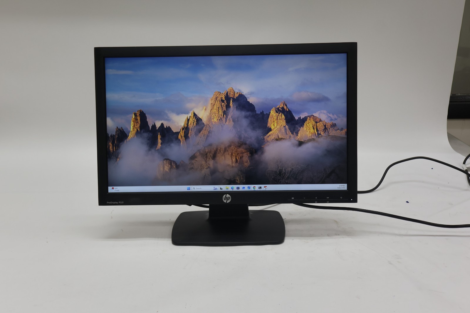 HP ProDisplay P221 21.5" Widescreen LED LCD Monitor 1080p FHD C9E49A w/ Stand