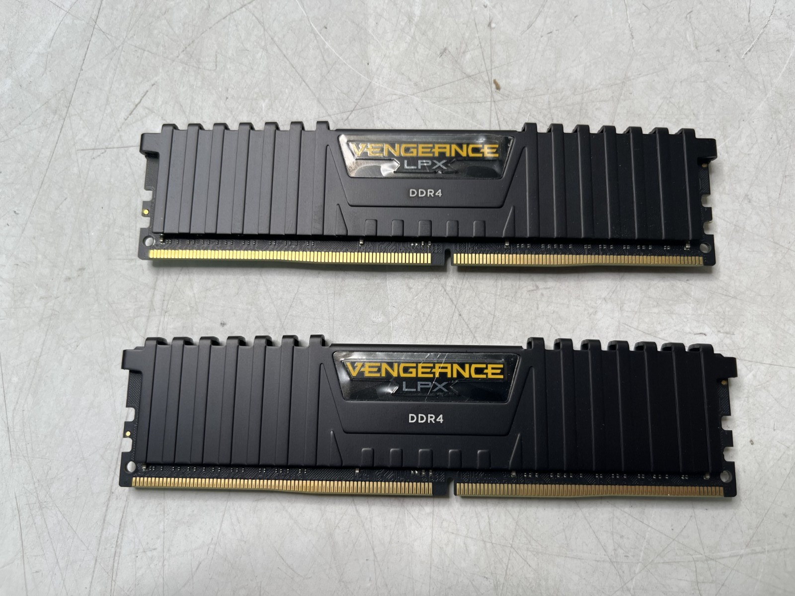 Corsair Vengeance LPX 32GB 2x 16GB DDR4 2666MTs C16 CMK32GX4M2A2666C16