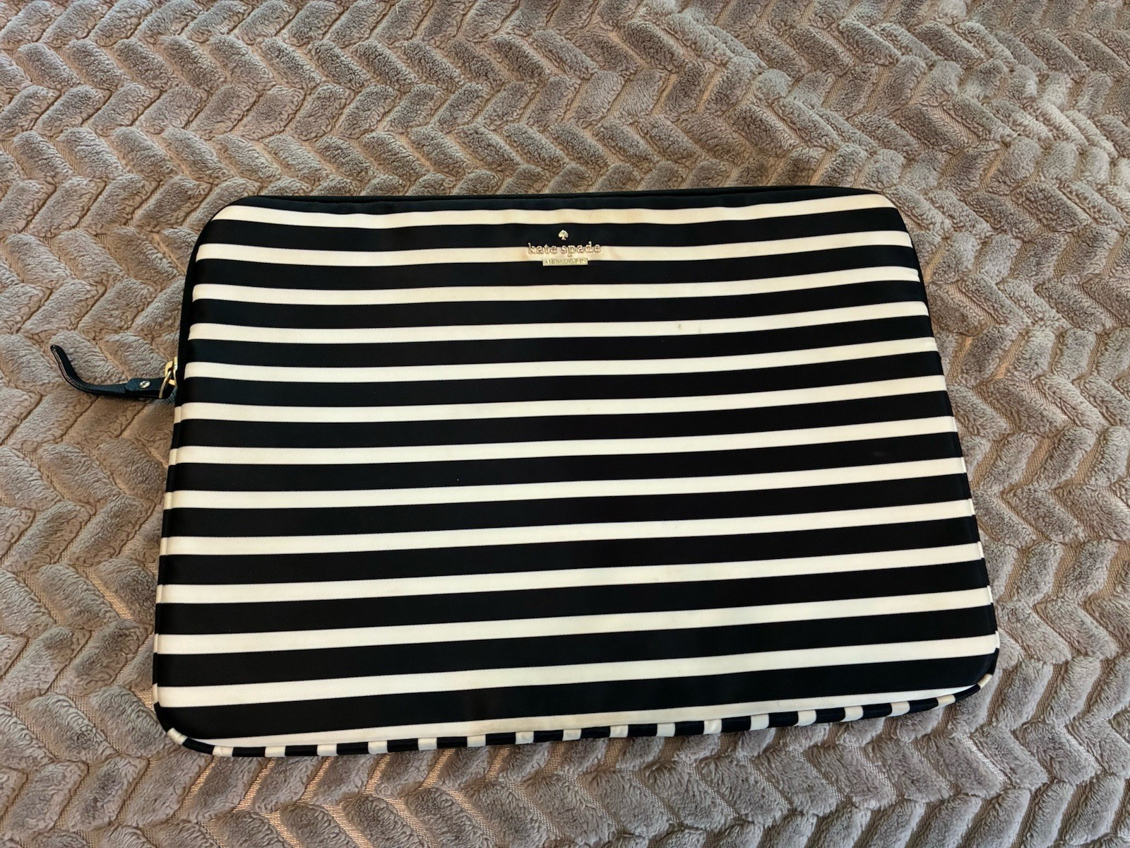 Kate Spade New York Black White Striped Laptop Sleeve Case Holder Zip Up