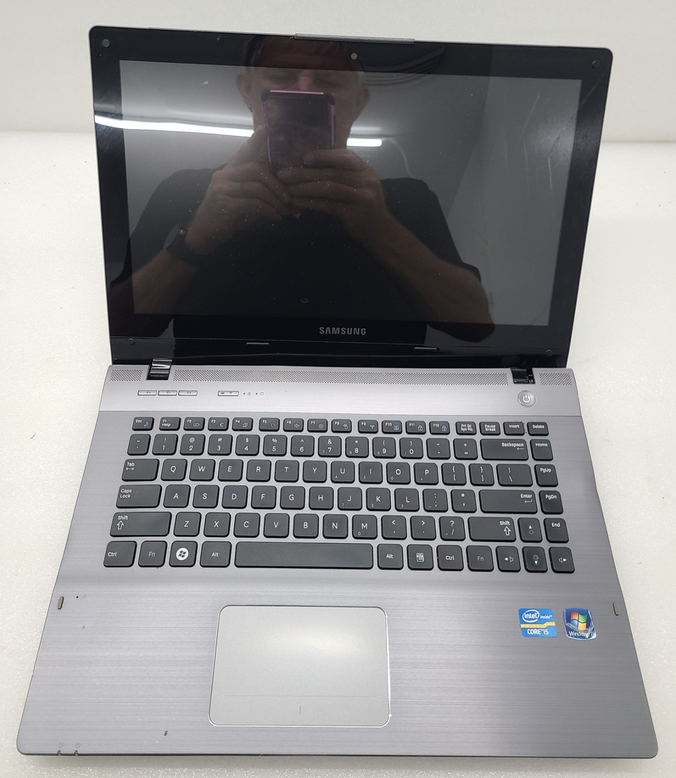Samsung NP-QX411L Laptop Intel I5 6GB Ram NO HD/OS No Power (FL)